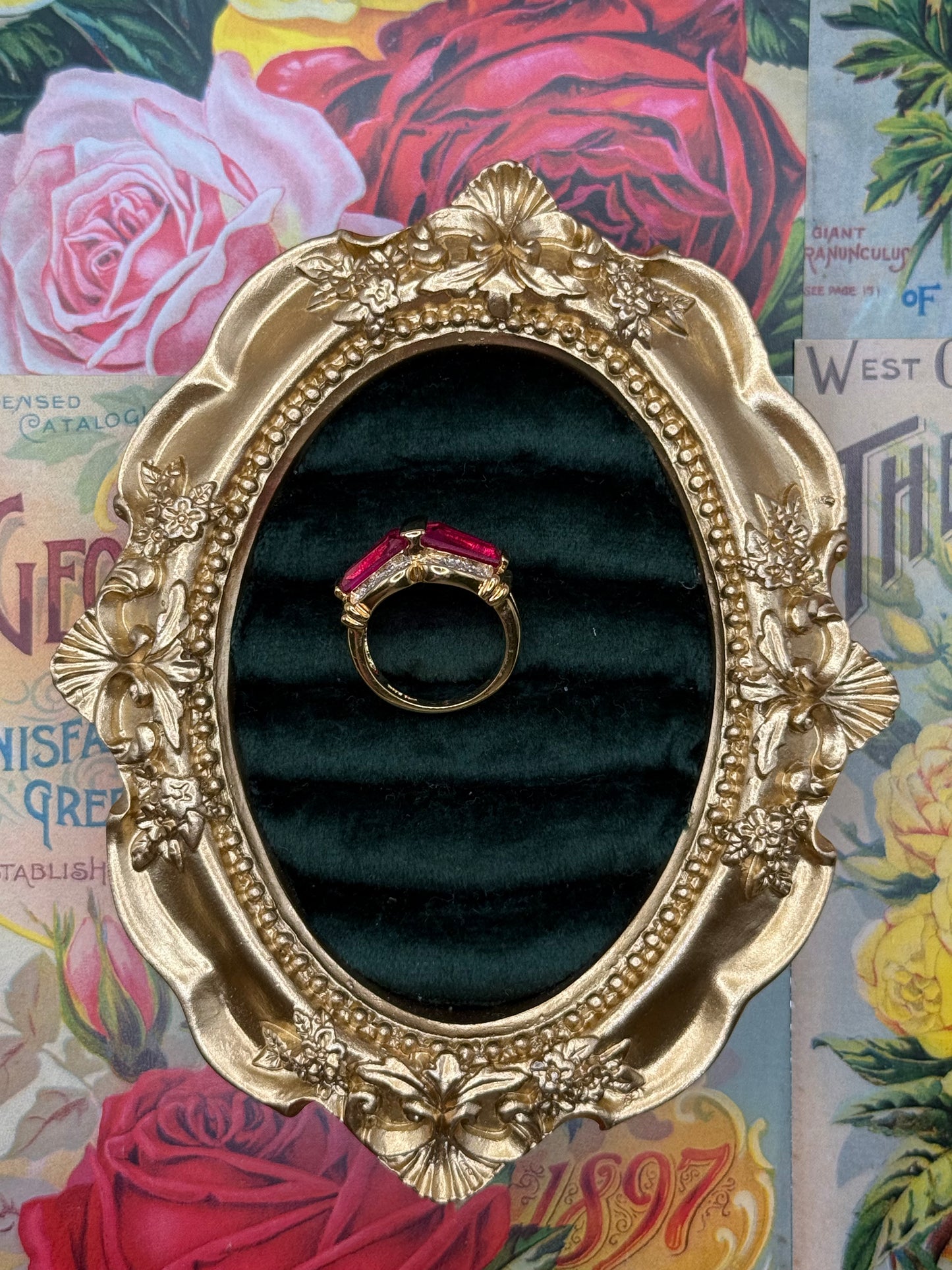 Vintage Gold Tone Old Stock Ring Size 5