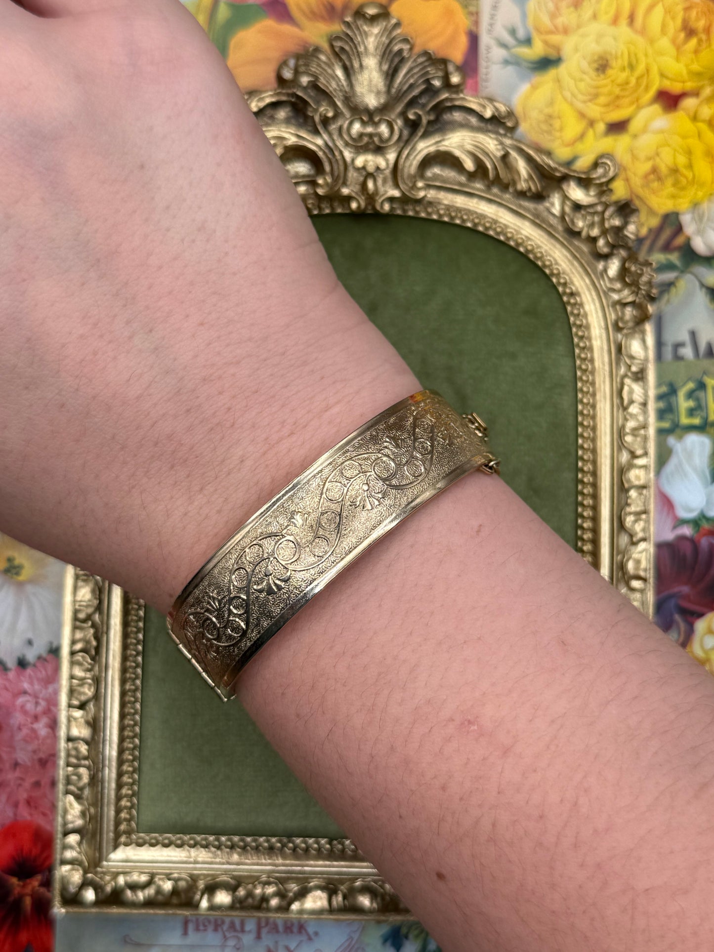 Vintage Gold Tone Floral Embossed Hinge Cuff Bracelet 6.5”