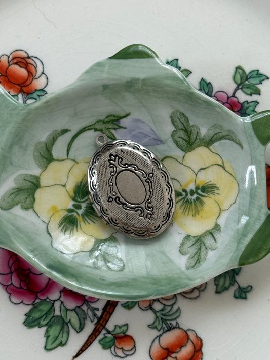 silver tone vintage locket pendant