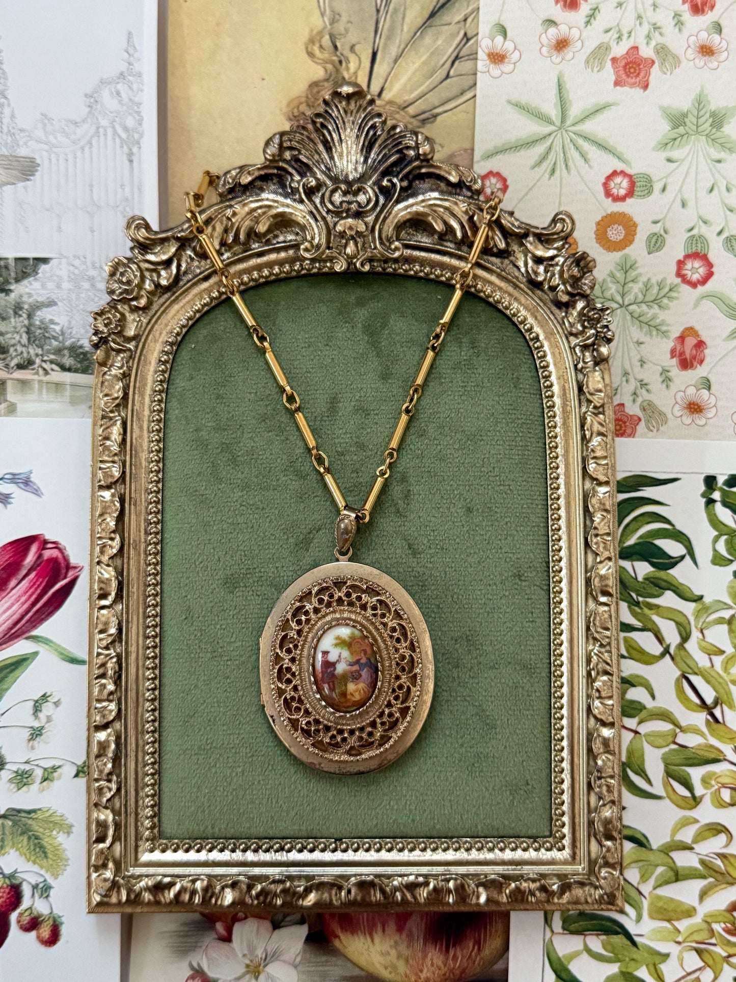 Vintage Gold Tone Limoges Locket Necklace
