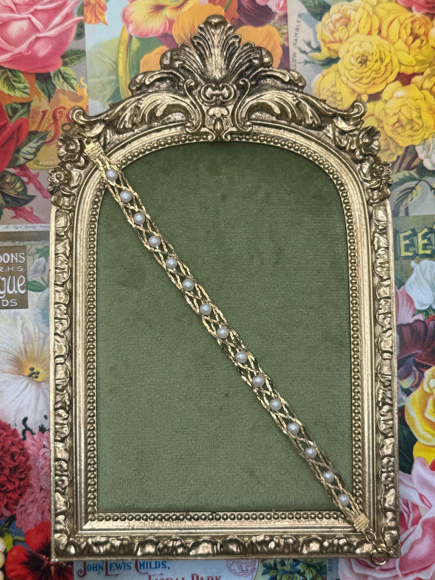 Vintage Gold Tone Dainty Avon Pearl Bracelet 6.75”