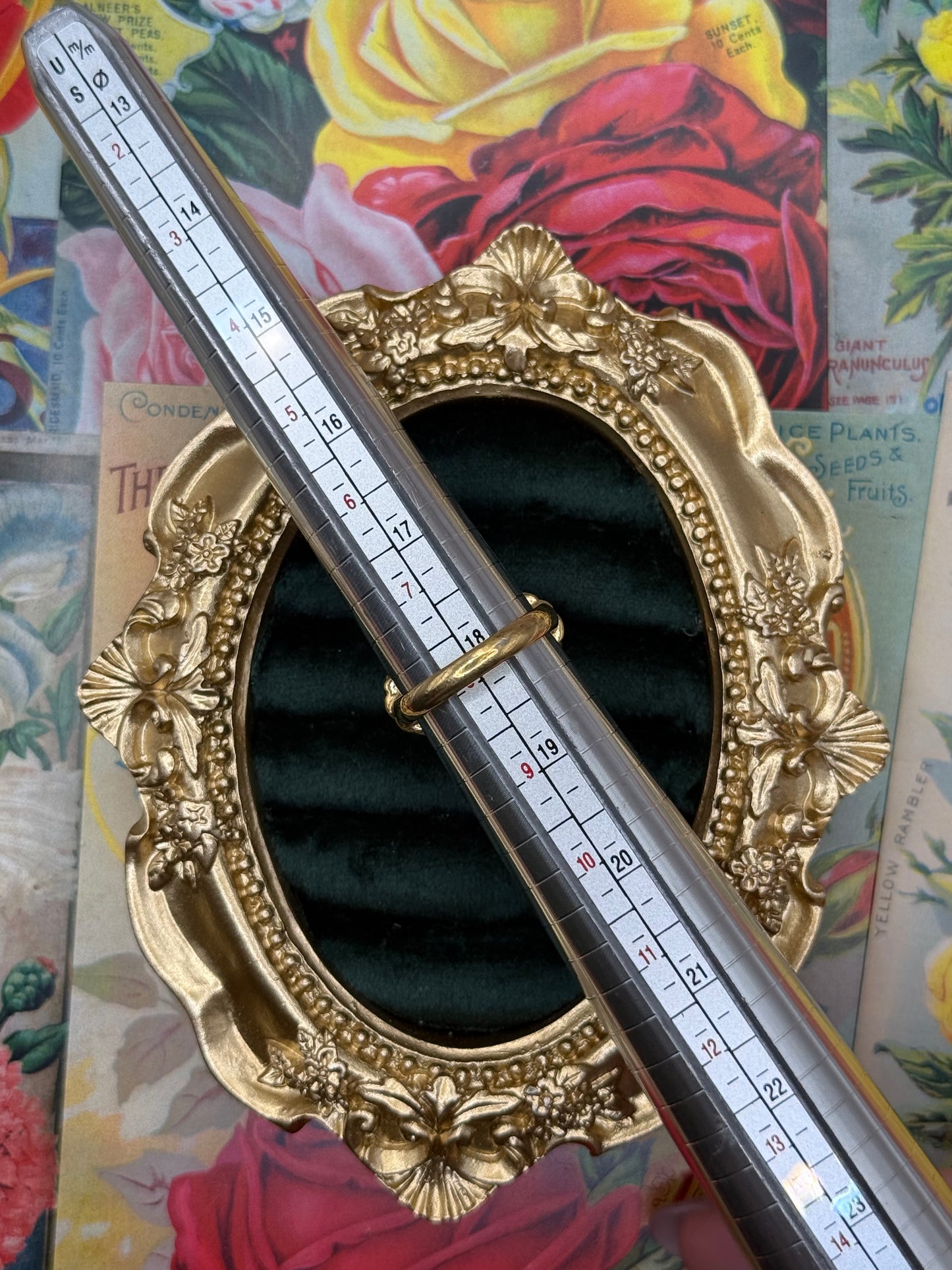 Vintage Gold Tone Avon Ring Size 8