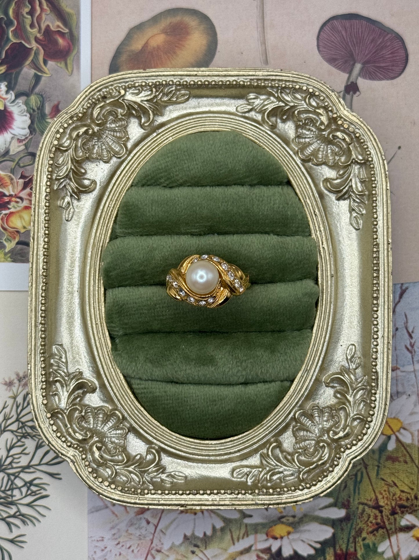 Vintage Gold Tone Avon Pearl Ring Size 7.75