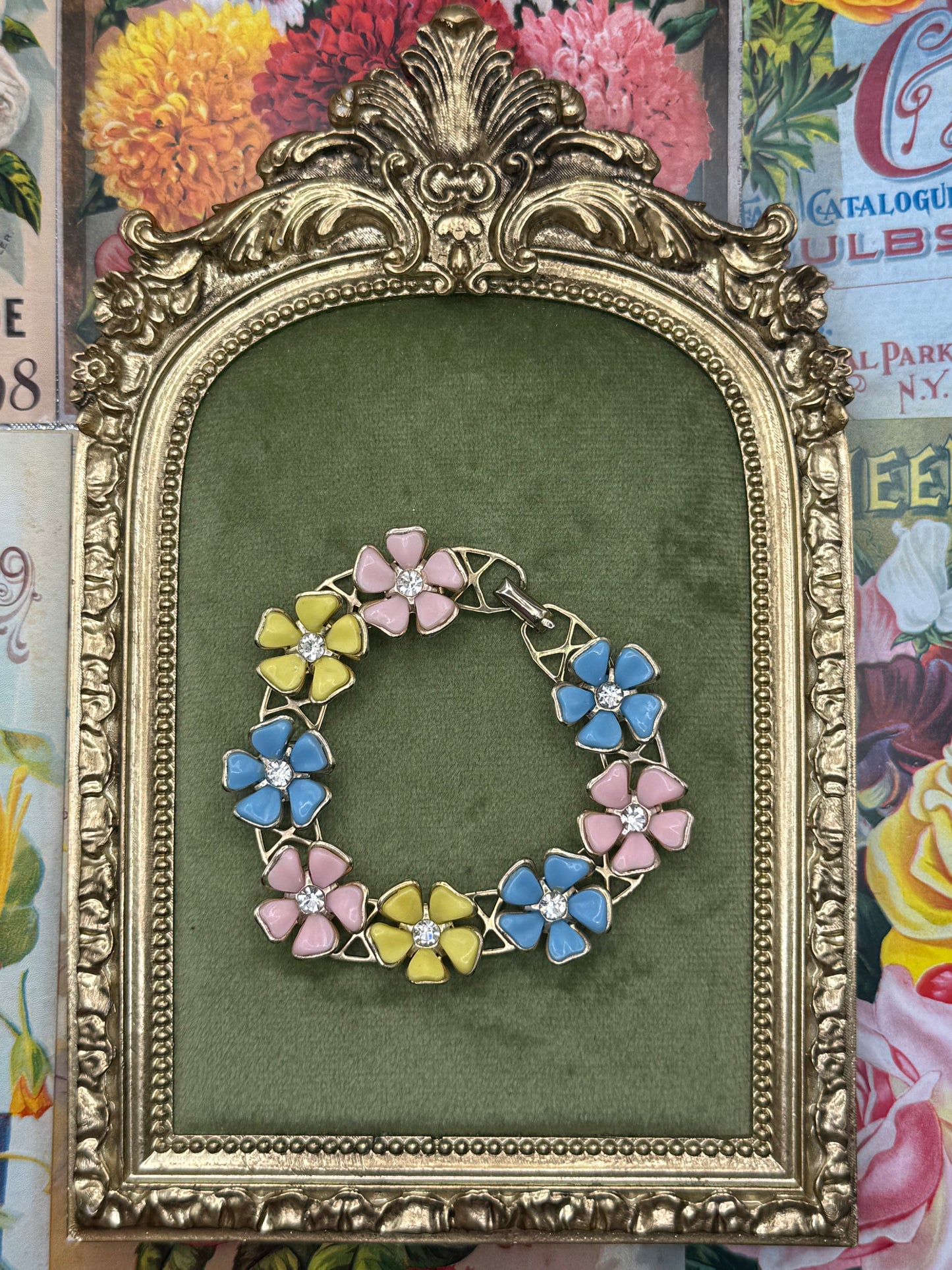 Vintage Gold Tone Floral Bracelet 6.75”