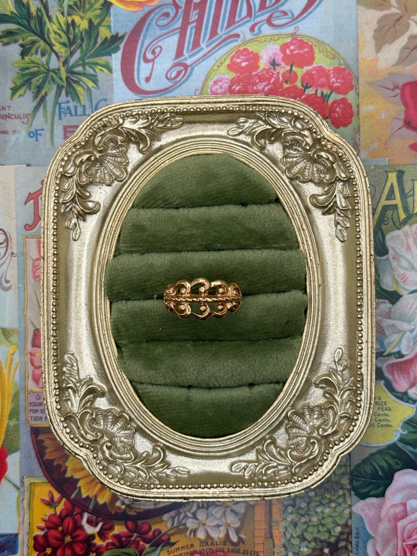Vintage Gold Tone Avon Ring Size 7