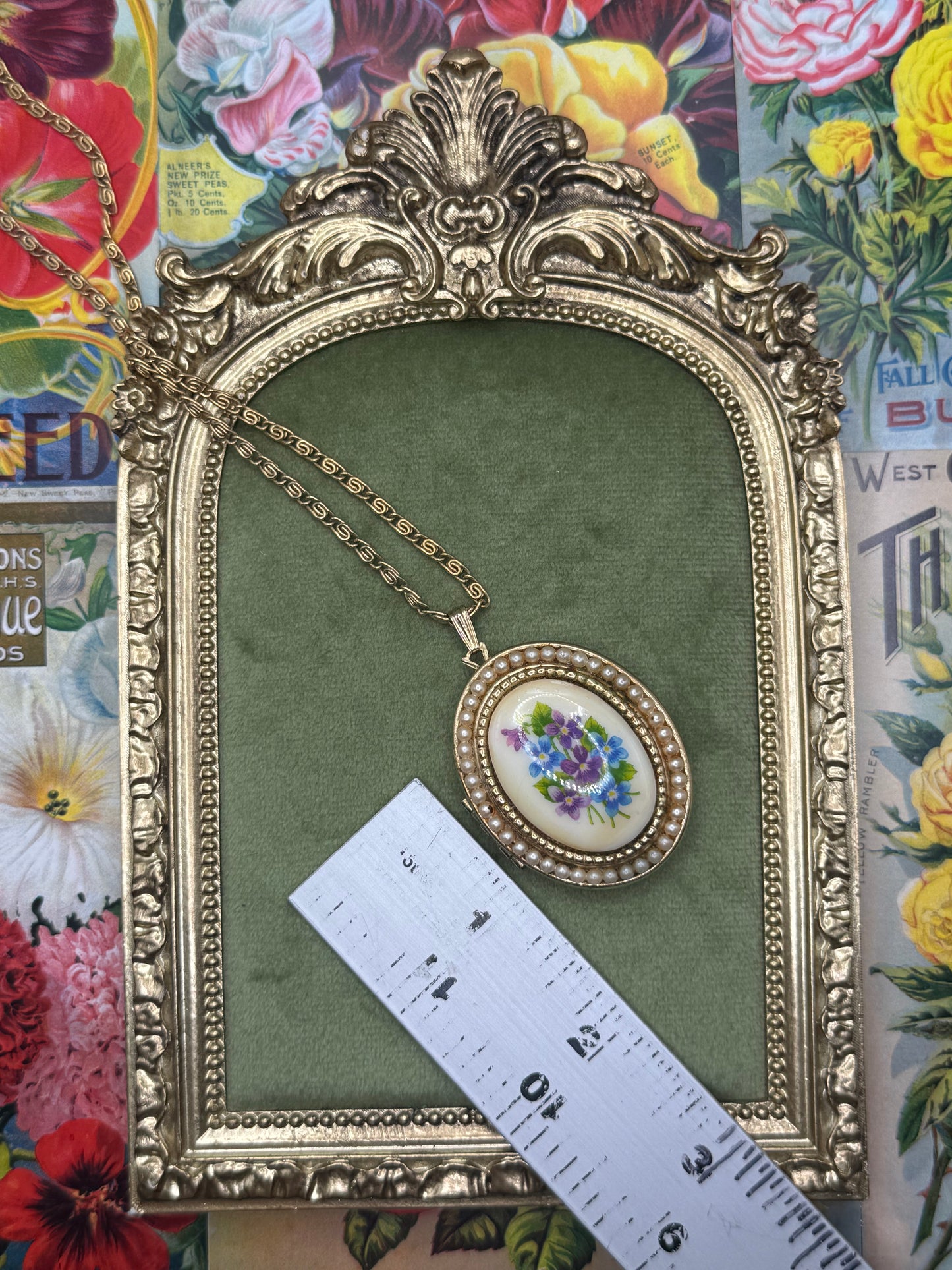 Vintage Gold Tone Floral Avon Locket Necklace 24”