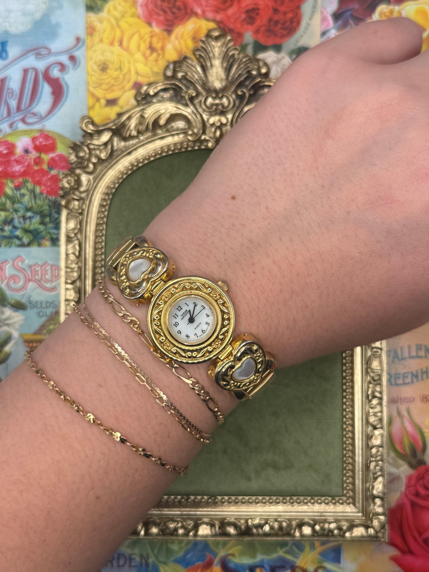 Working Vintage Gold Tone Stretchy Heart Watch 6.25”