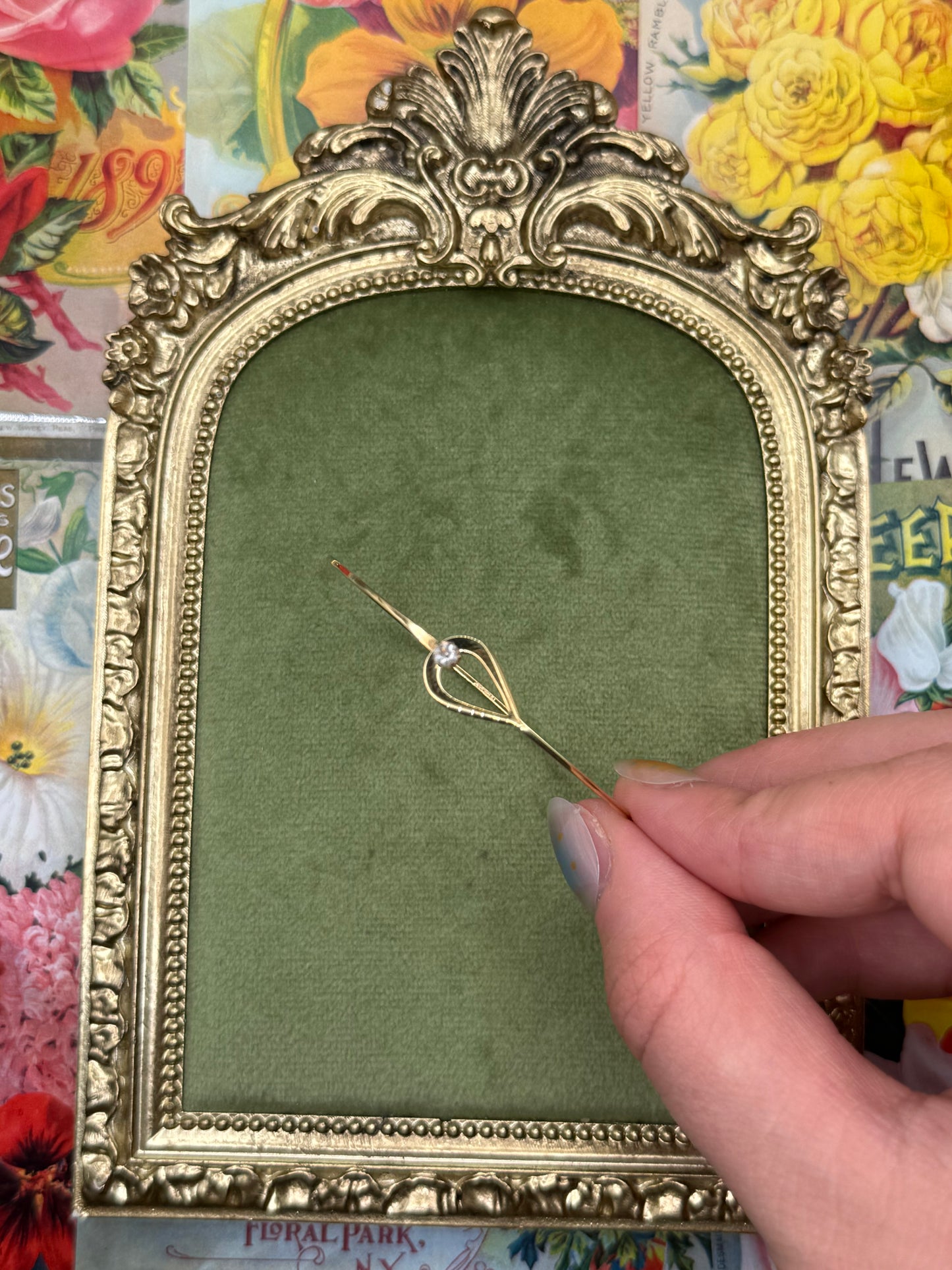 Vintage Gold Tone Avon Bracelet 5.75”