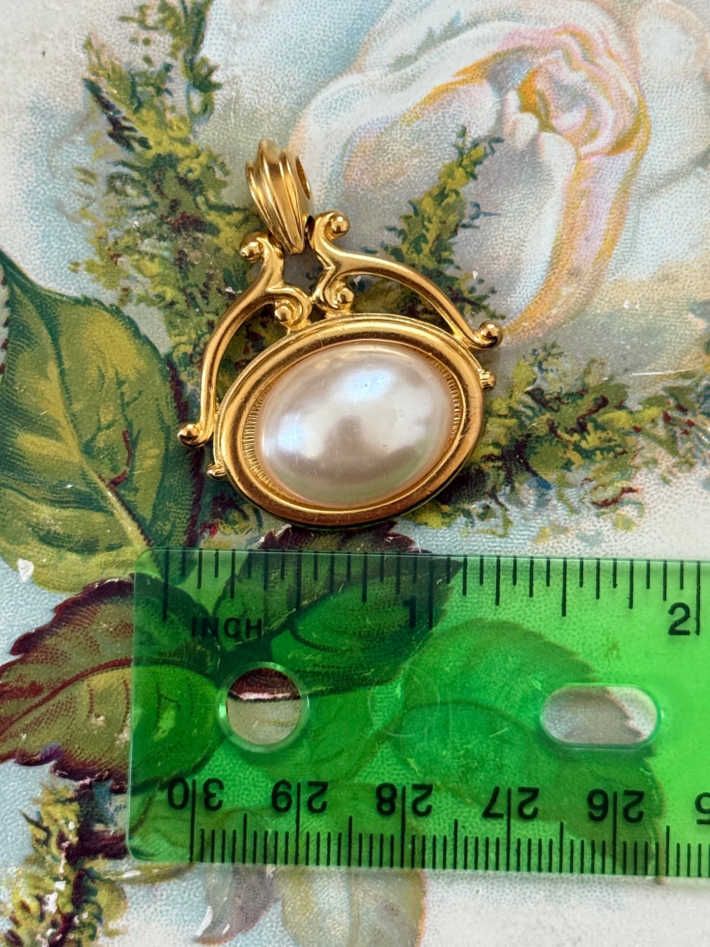 gold tone pearl pendant