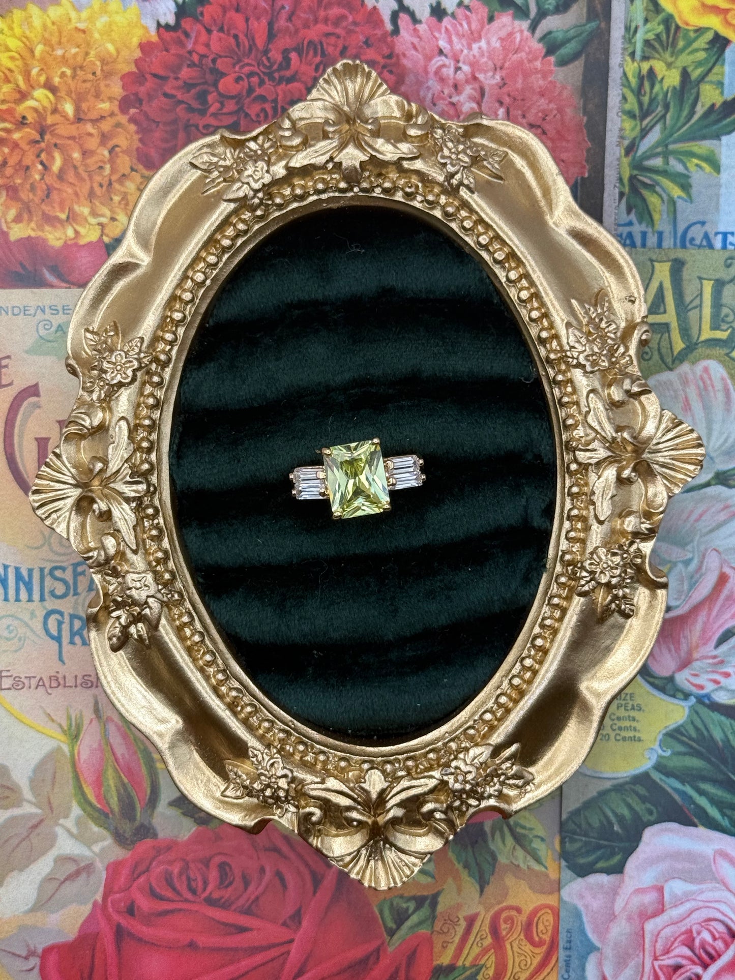 Vintage Gold Tone Old Stock Ring Size 5
