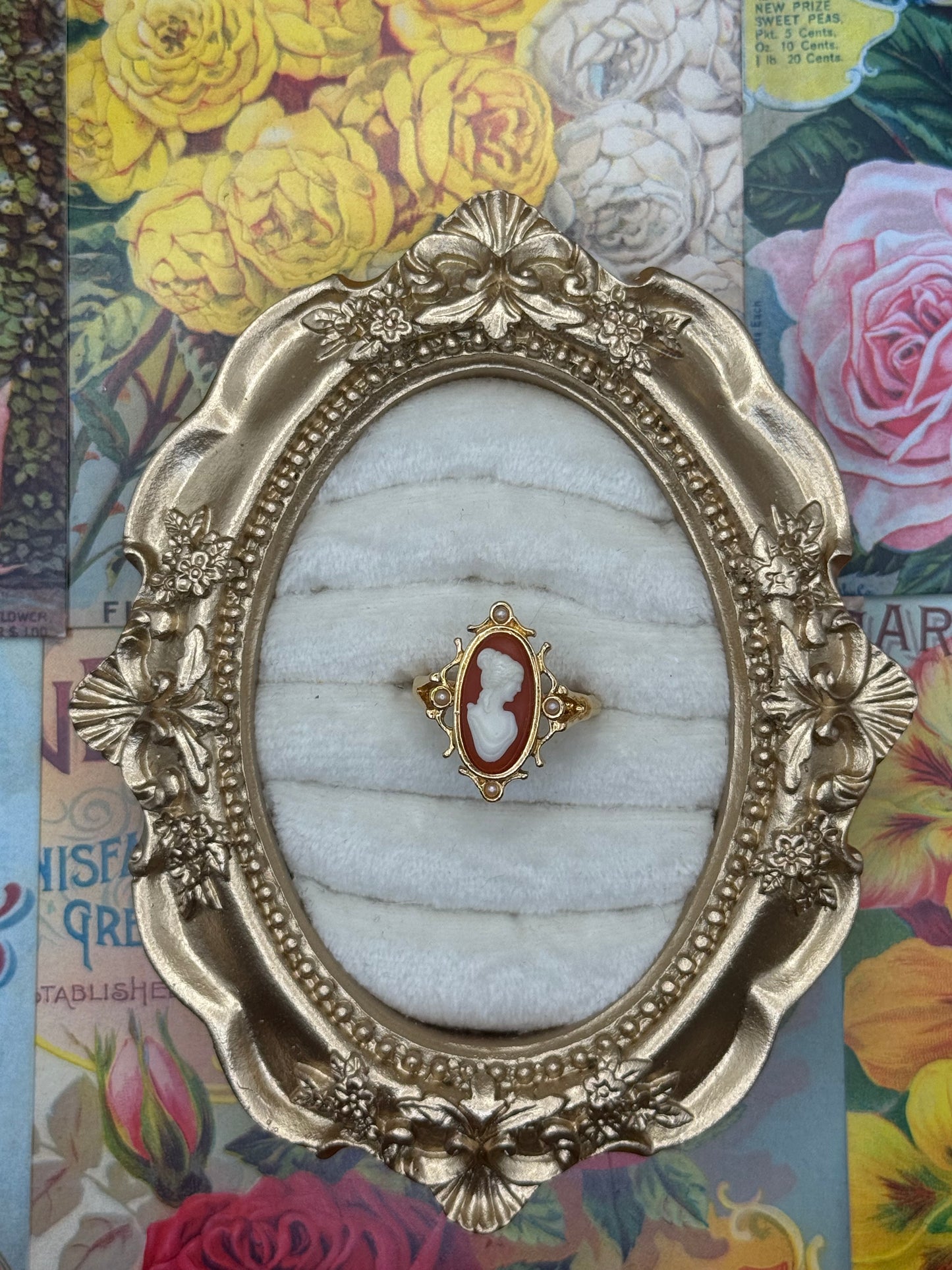Vintage Gold Tone Avon Cameo Ring Size 6.5