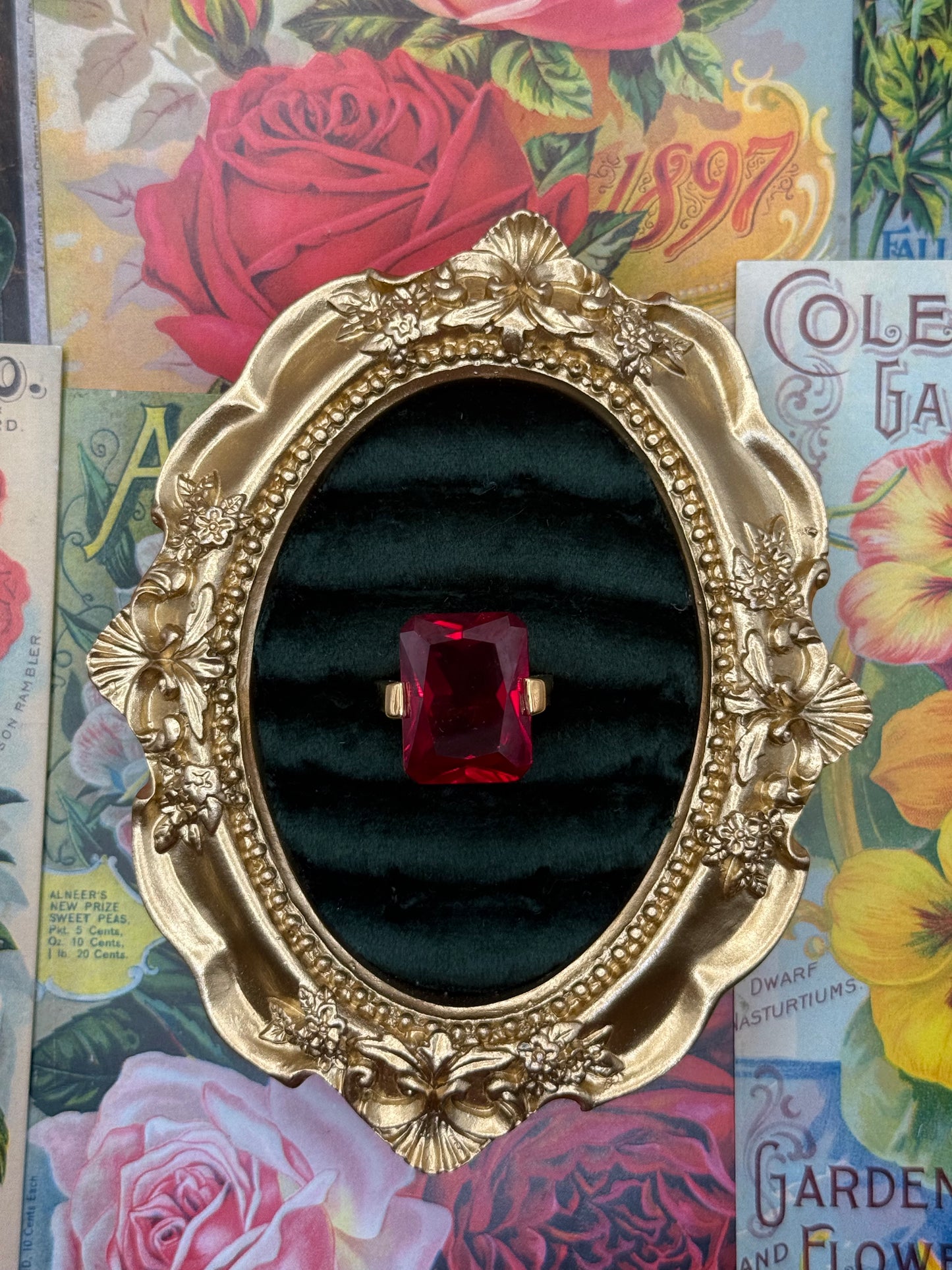 Vintage Gold Tone Old Stock Ring Size 7