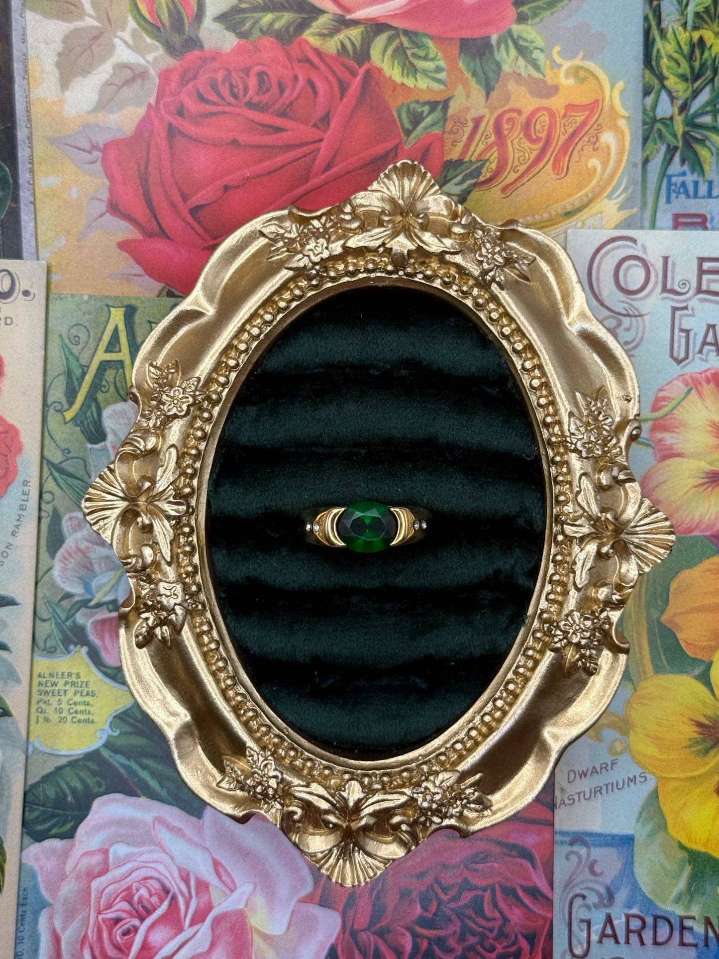 Vintage Gold Tone Old Stock Ring Size 9
