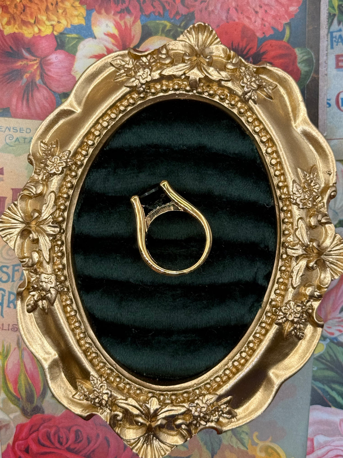 Vintage Gold Tone Old Stock Ring Size 5