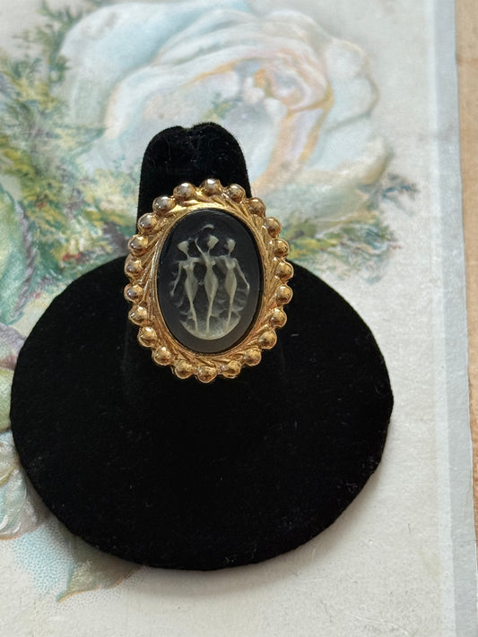 gold tone size 6 cameo ring