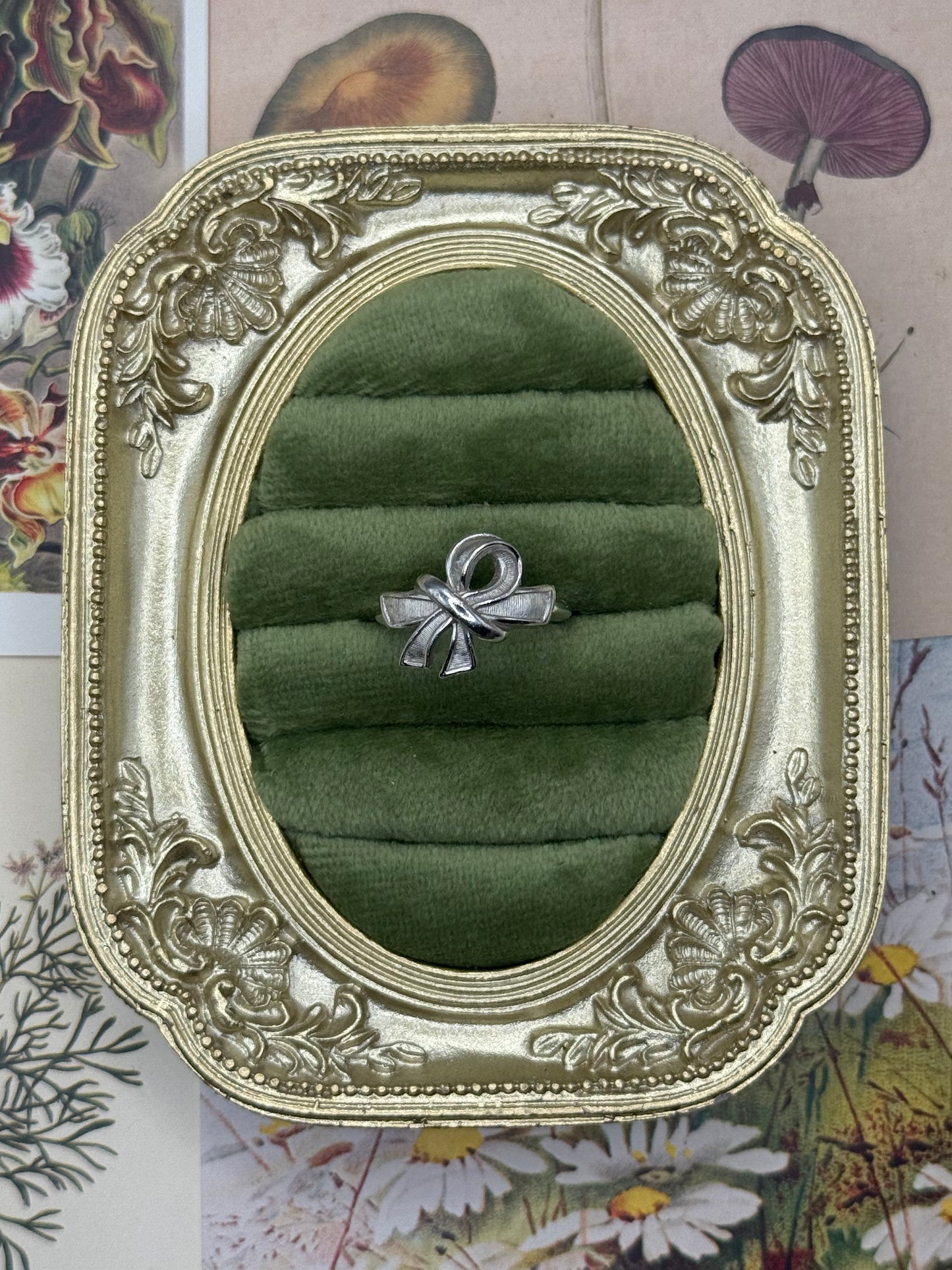 Vintage Silver Tone Avon Bow Ring Size 6