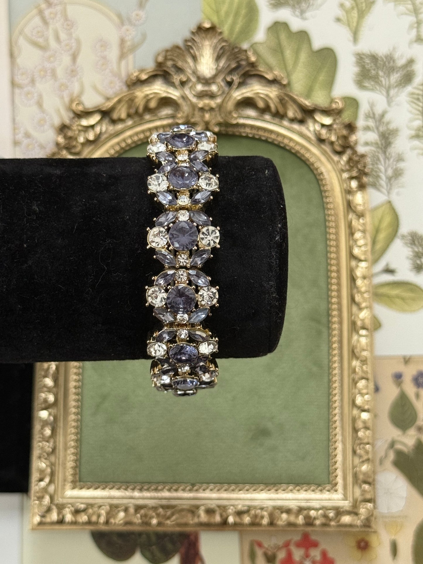 Vintage Gold Tone Stretchy Gemstone Bracelet