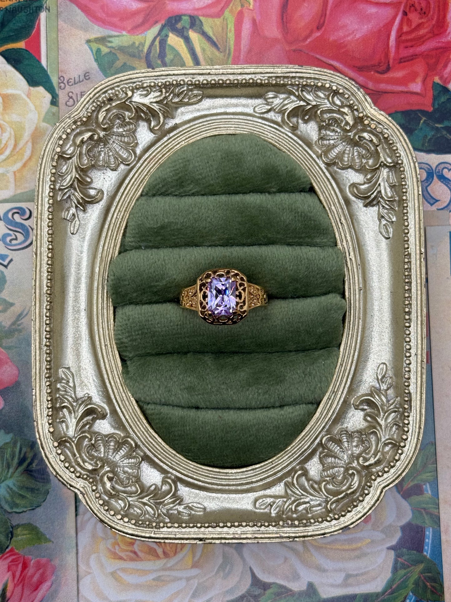Vintage Gold Tone Old Stock Ring Size 6