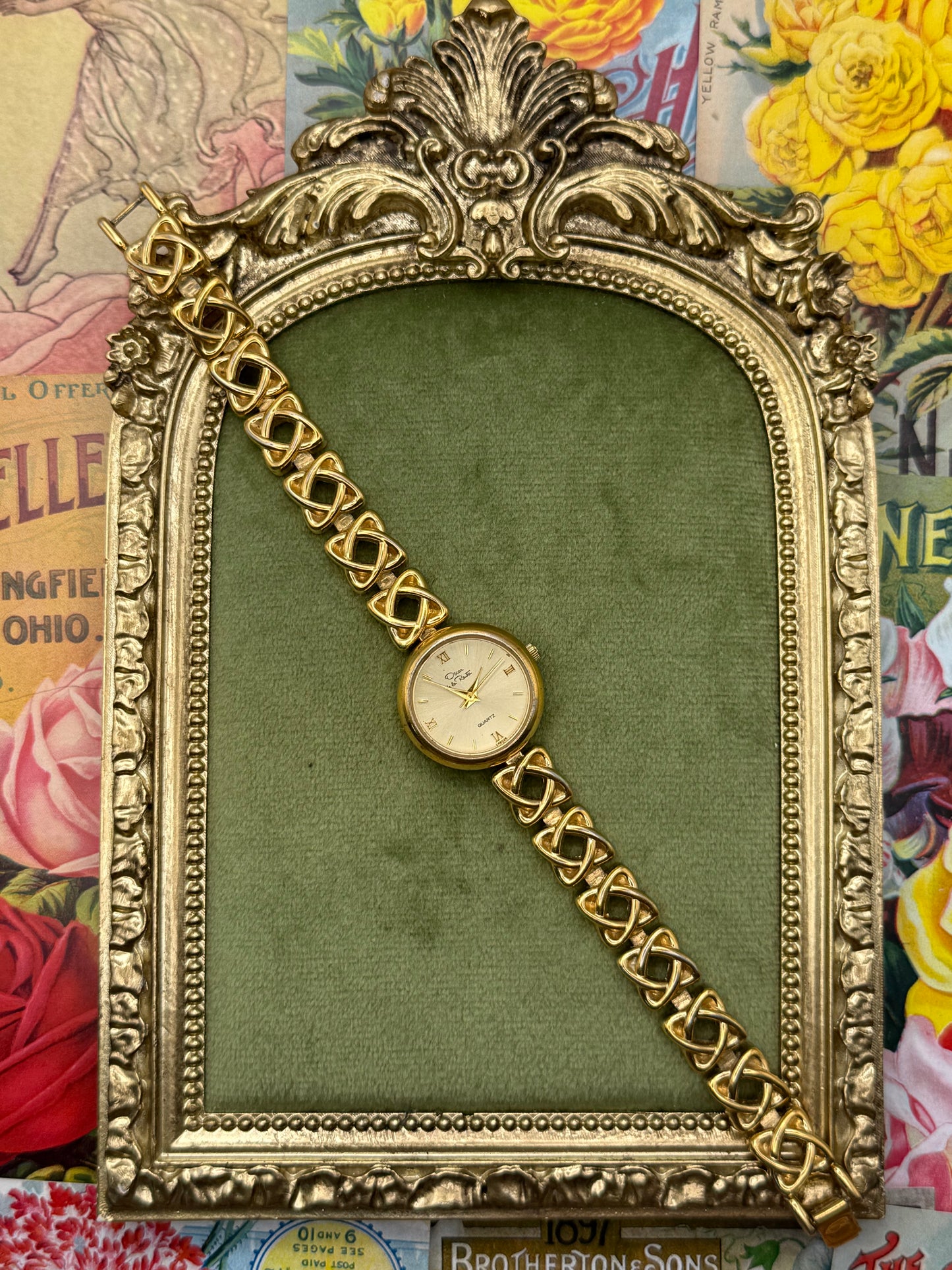 Working Vintage Gold Tone Oscar de la Renta Watch