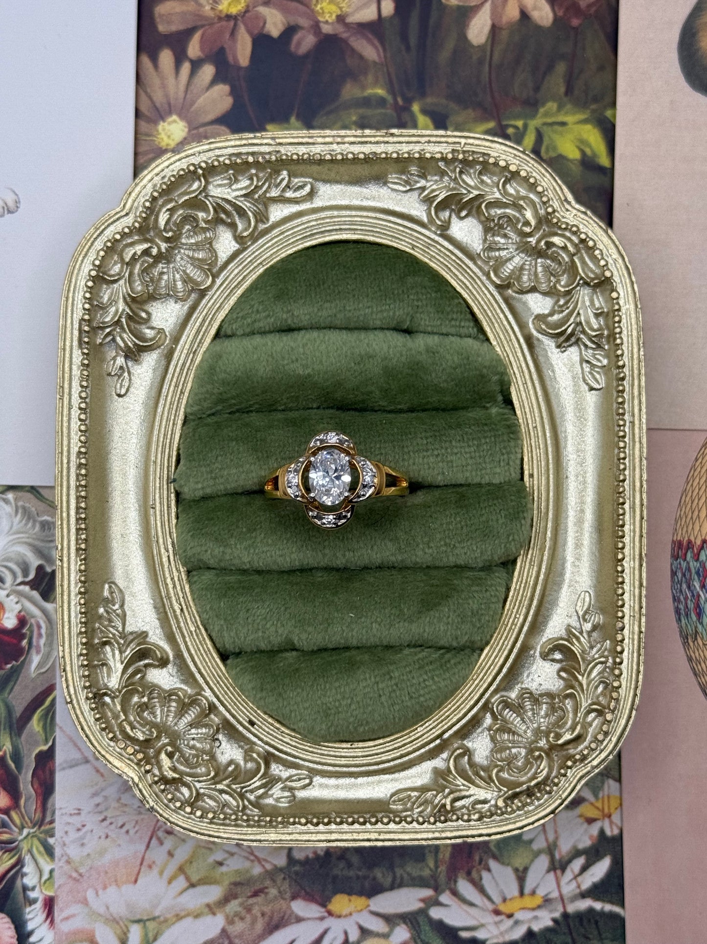 Vintage Gold Tone Old Stock Ring Size 9