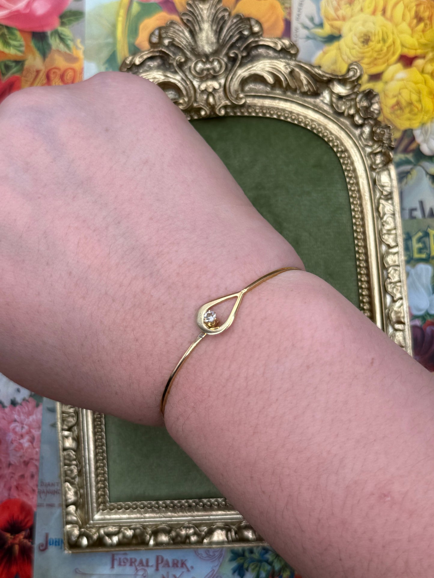 Vintage Gold Tone Avon Bracelet 5.75”