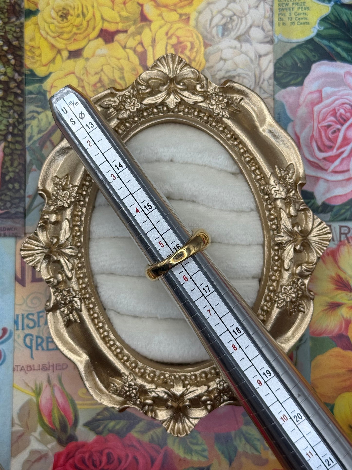 Modern Gold Tone Bezel Ring Size 5.5