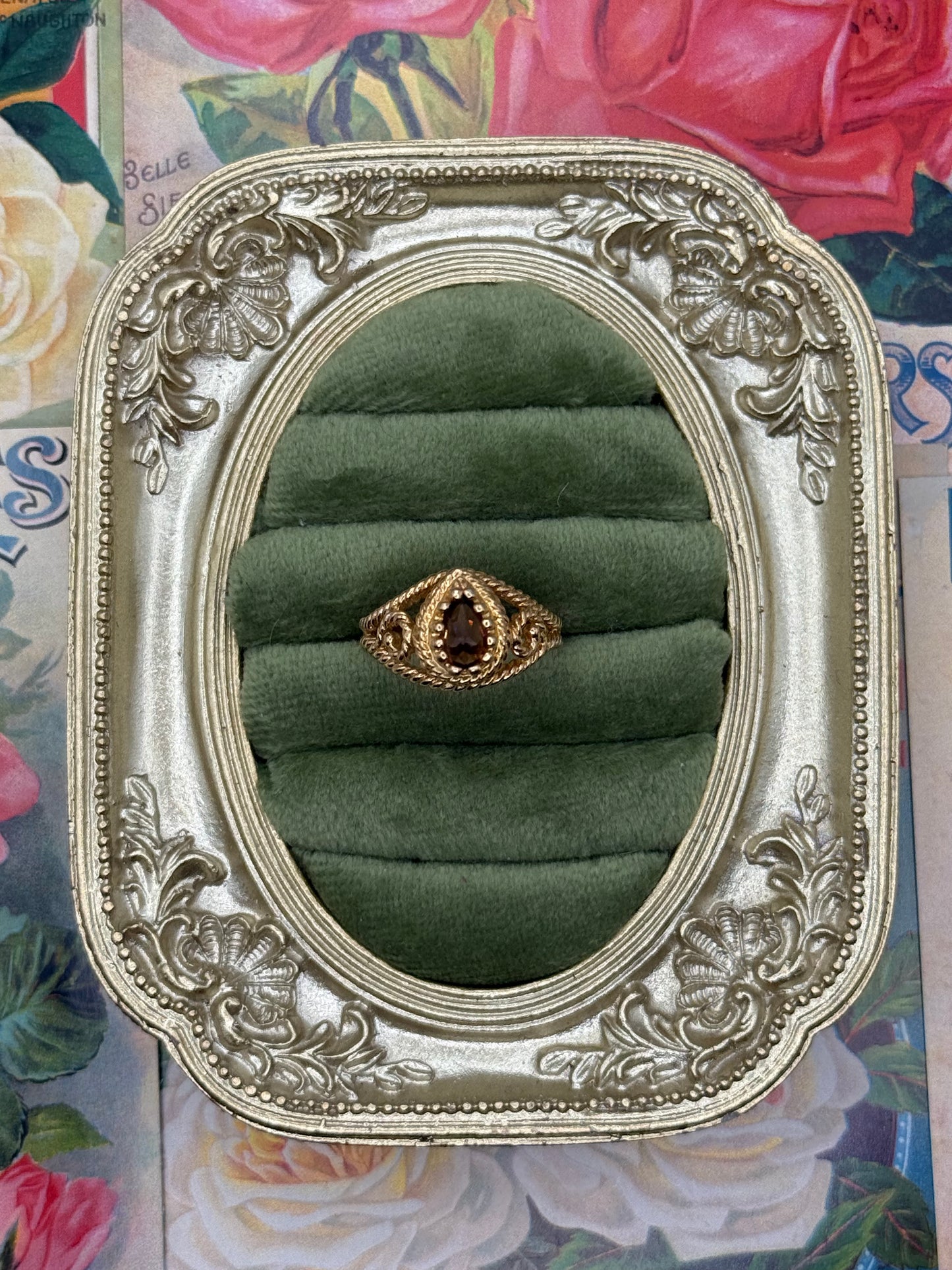 Vintage Gold Tone Avon Gemstone Ring Size 9