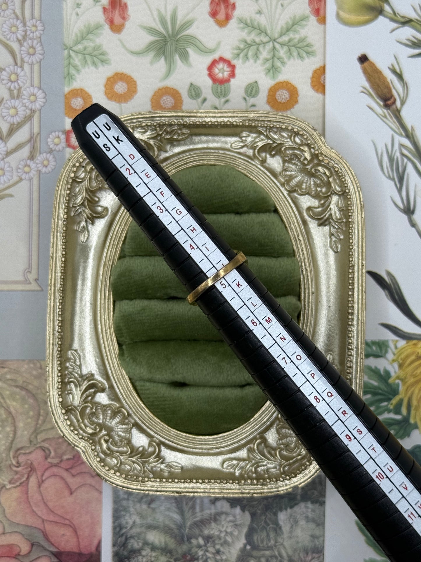 Vintage Gold Tone Avon Leaf Ring Size 4.75