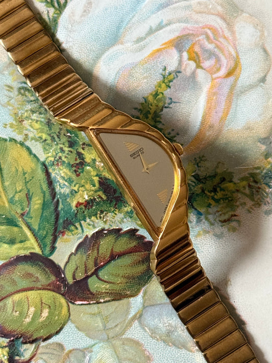 working seiko half moon gold tone watch - read description