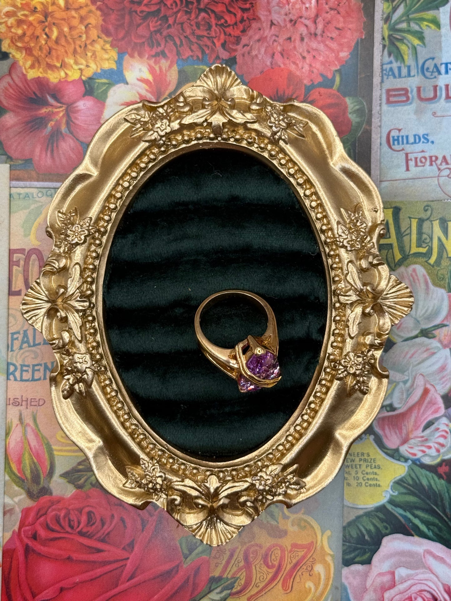 Vintage Gold Tone Old Stock Ring Size 6