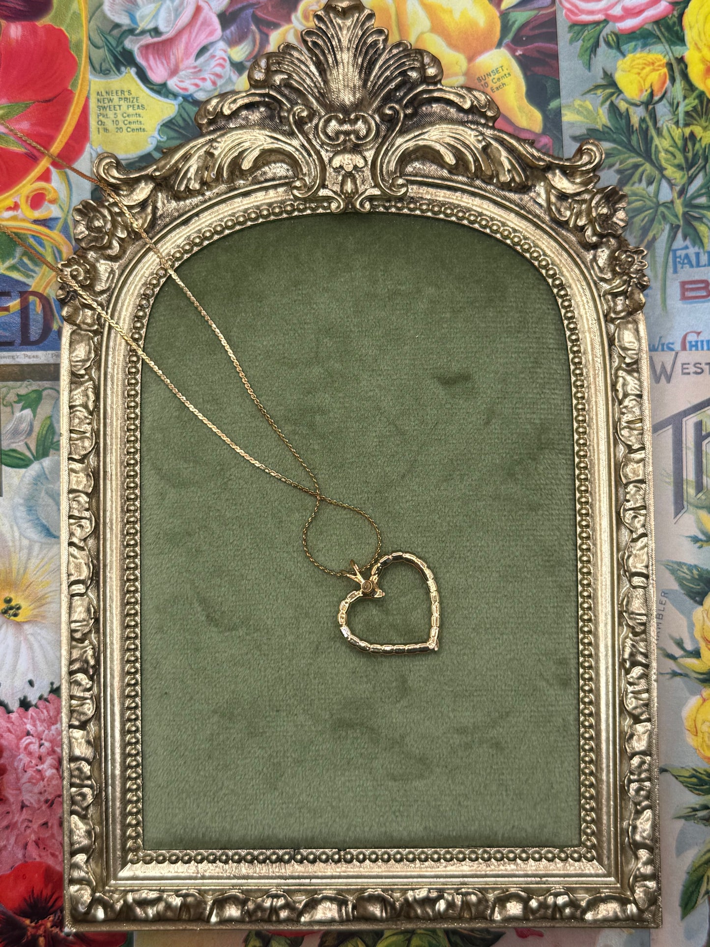 Vintage Gold Tone Rhinestone Heart Necklace 16”