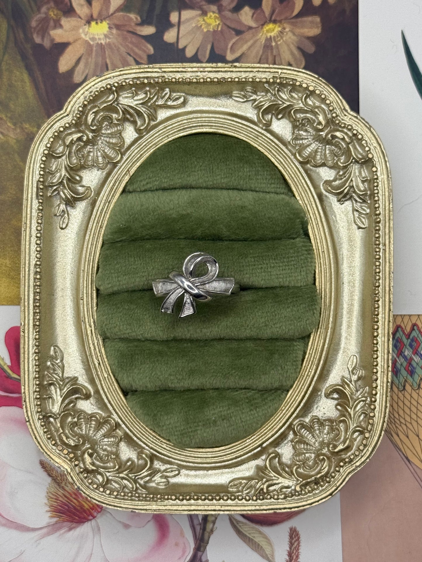 Vintage Silver Tone Avon Bow Ring Size 7