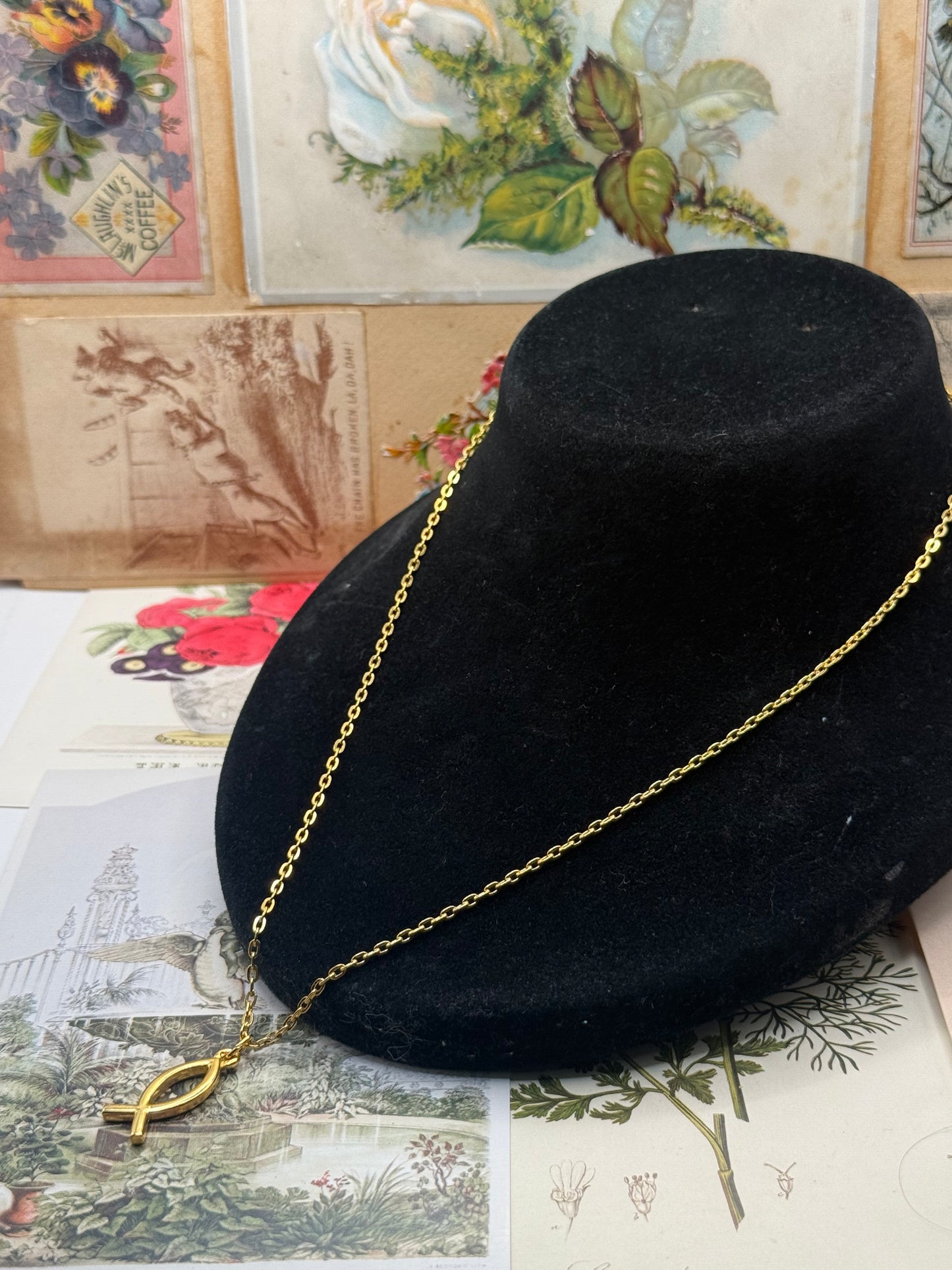Vintage Gold Tone Fish Pendant Necklace