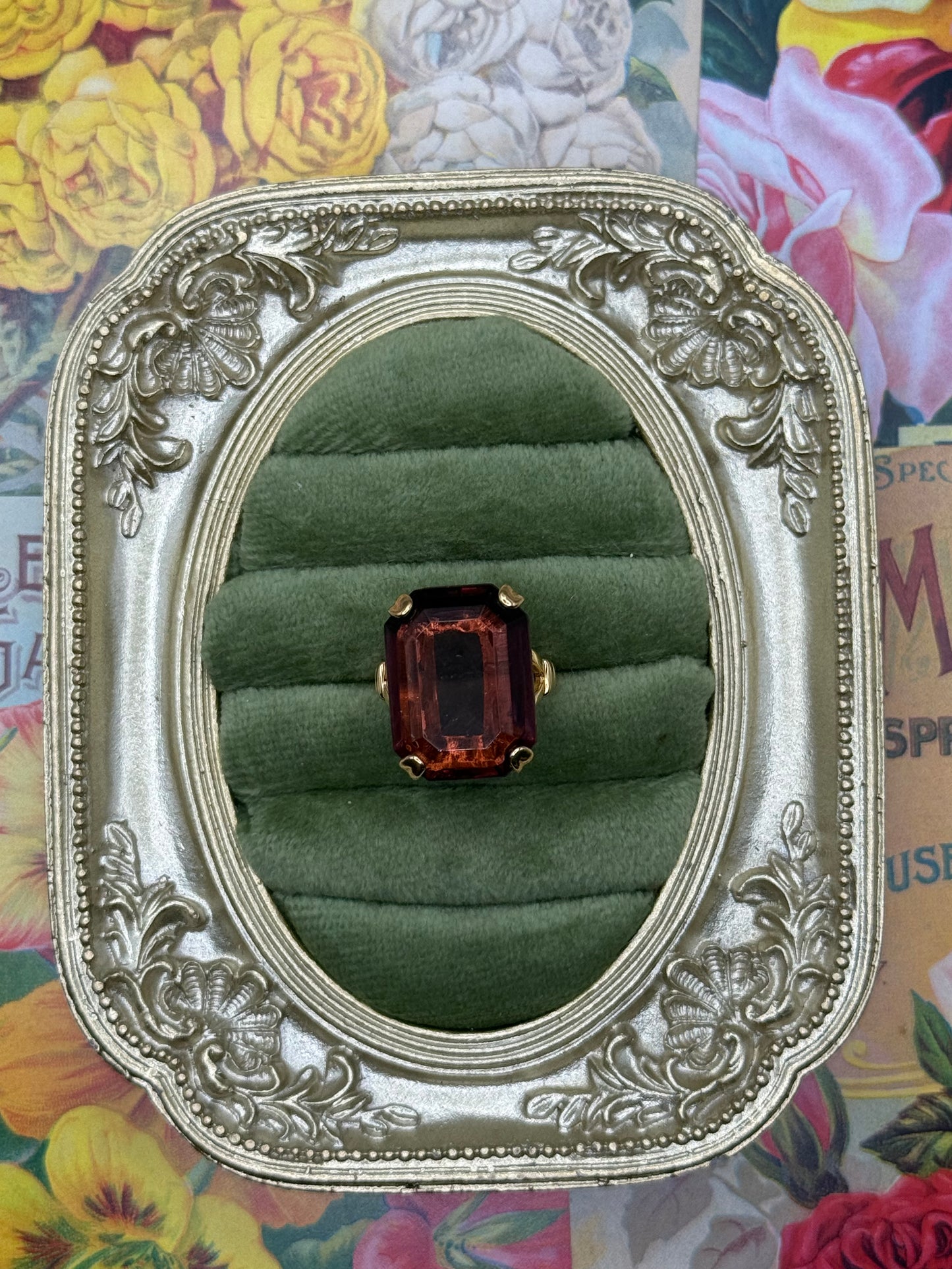 Vintage Gold Tone Chunky Avon Ring Size 6