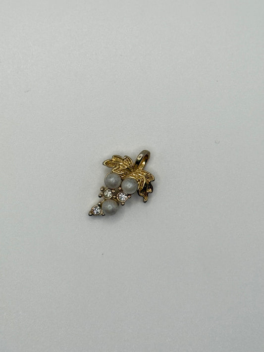 gold tone pearl pendant