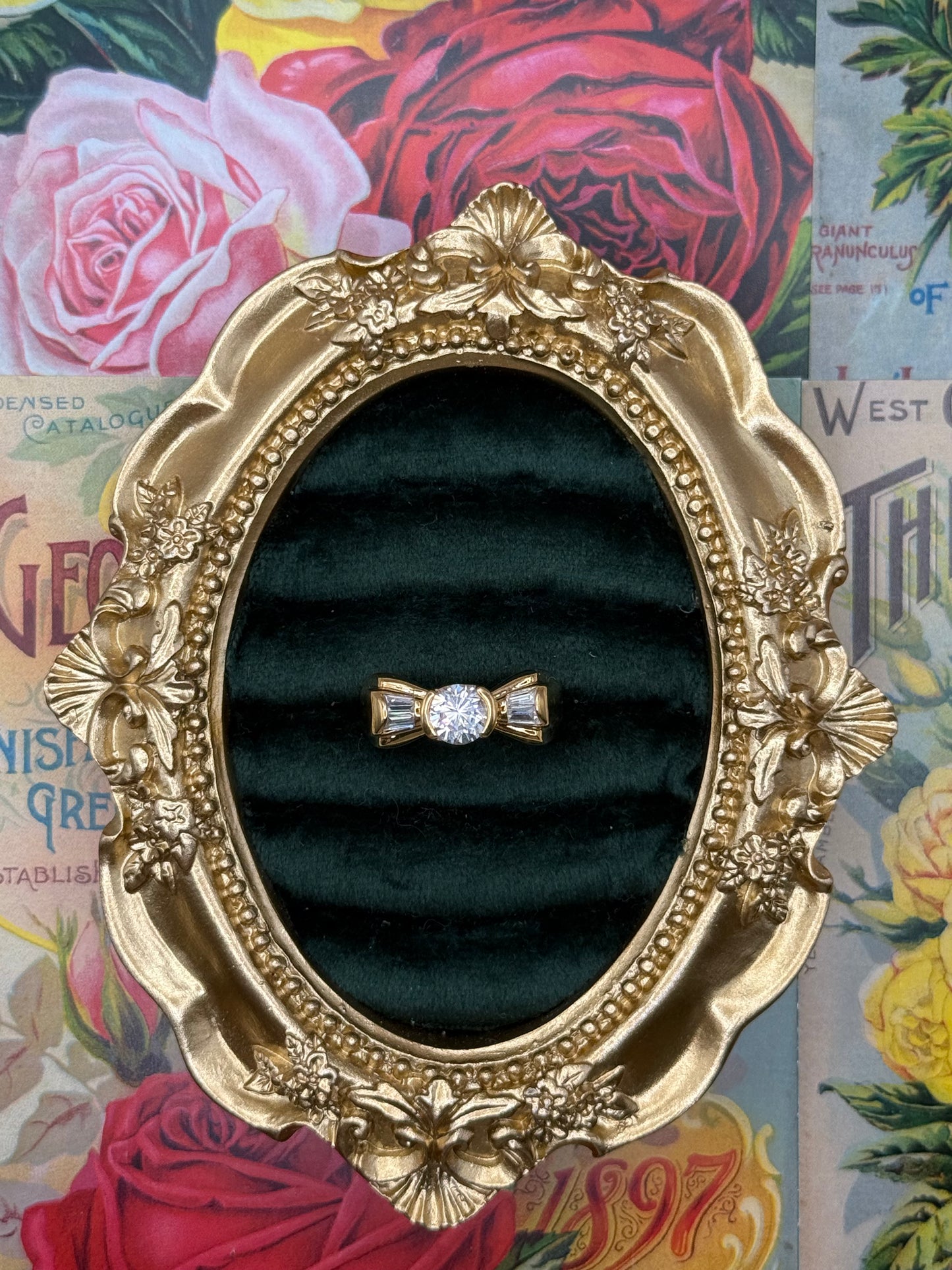 Vintage Gold Tone Old Stock Ring Size 9