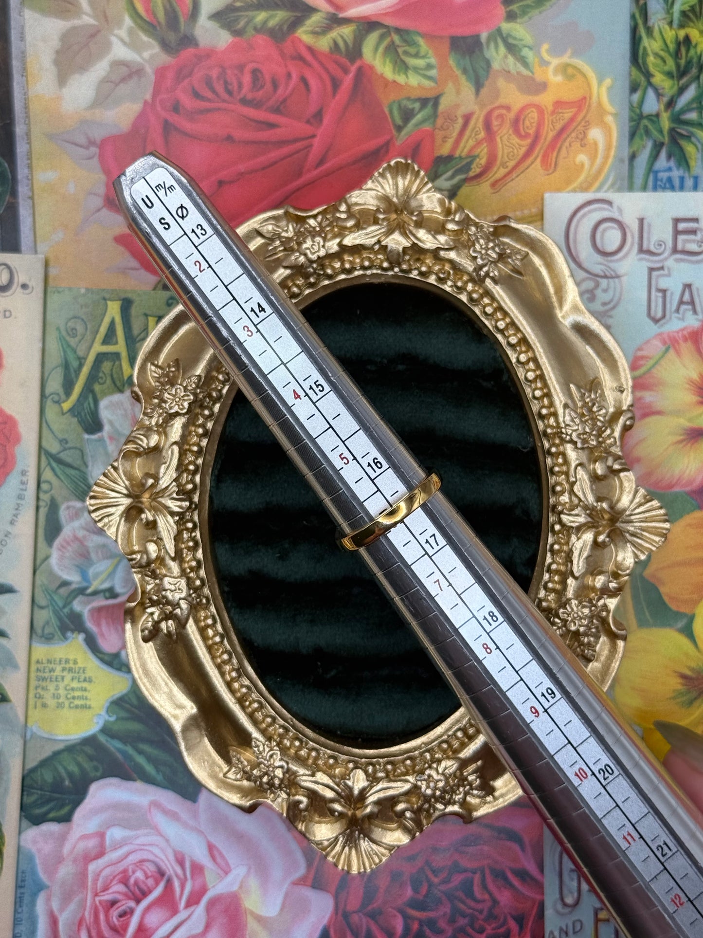Vintage Gold Tone Old Stock Ring Size 6
