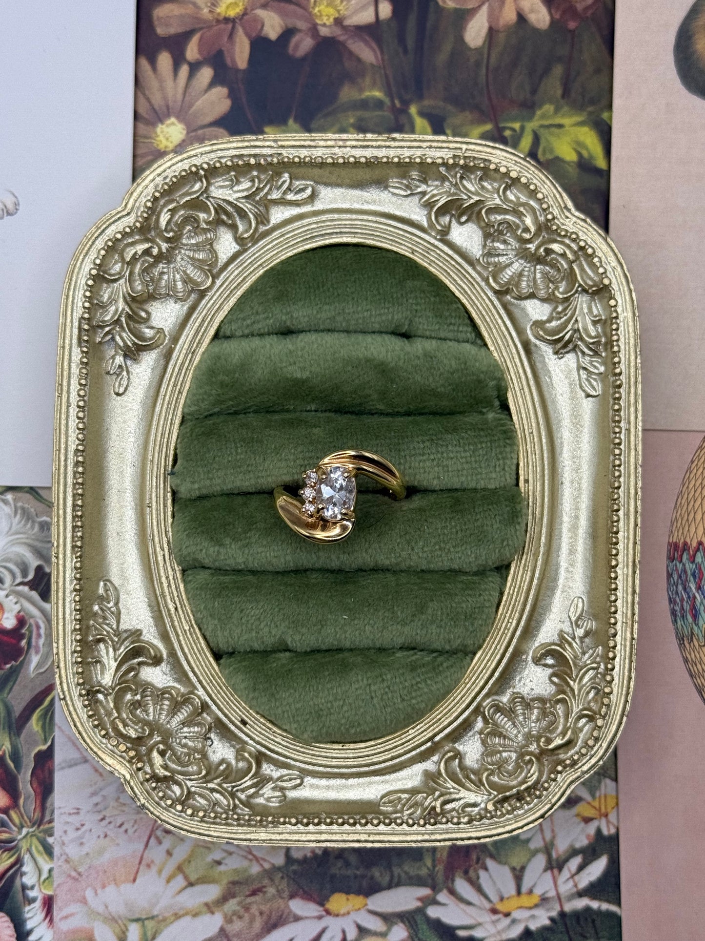Vintage Gold Tone Old Stock Ring Size 7