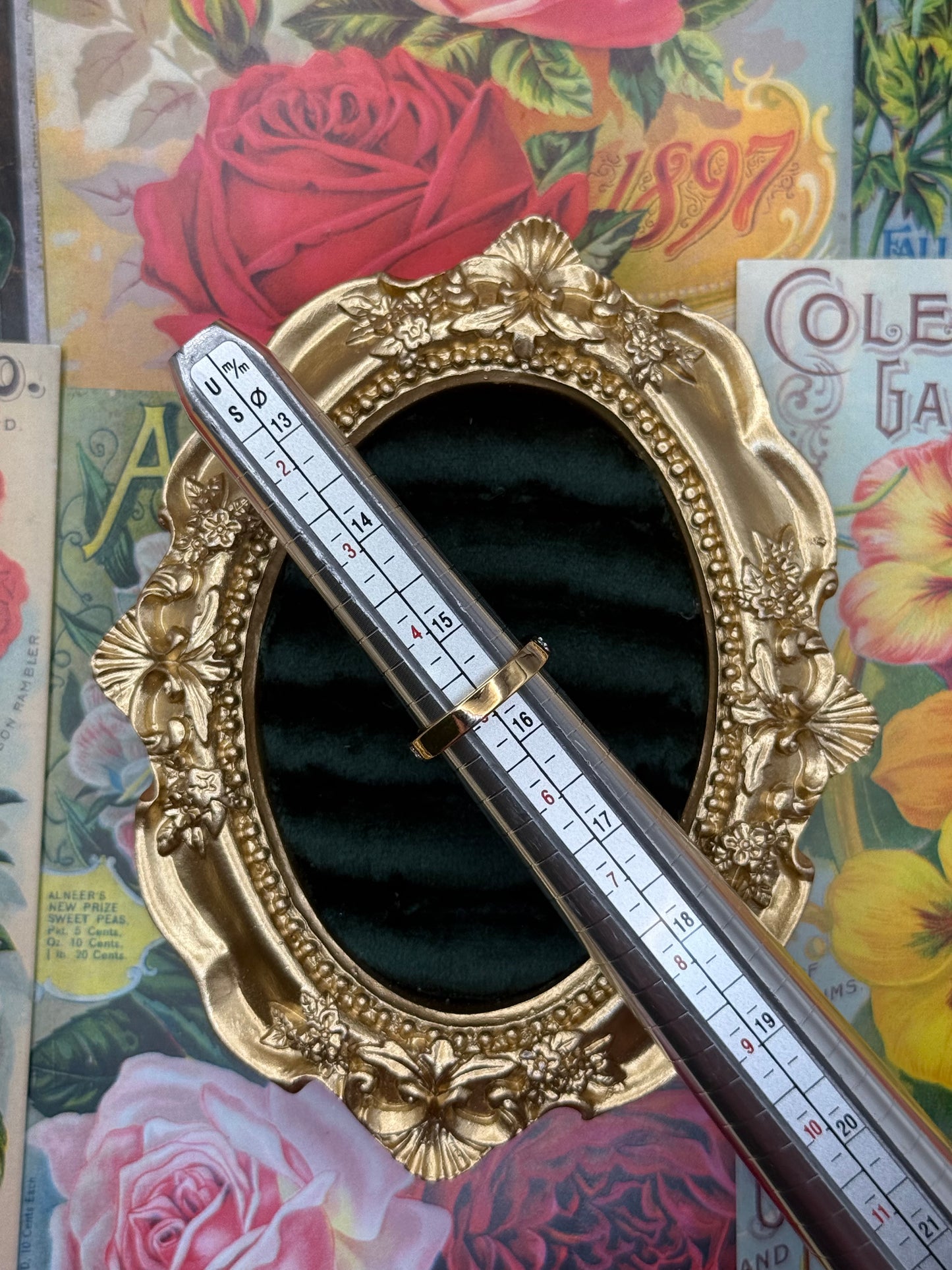 Vintage Gold Tone Old Stock Ring Size 5