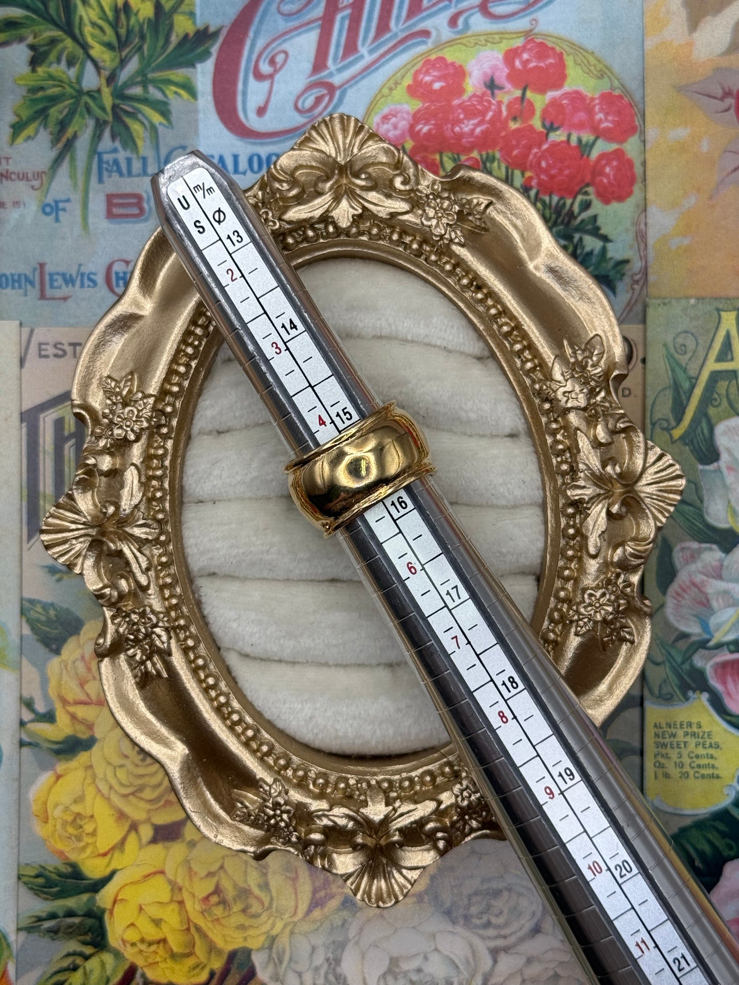 Vintage Gold Tone Chunky Cabochon Ring Size 4.25-4.75