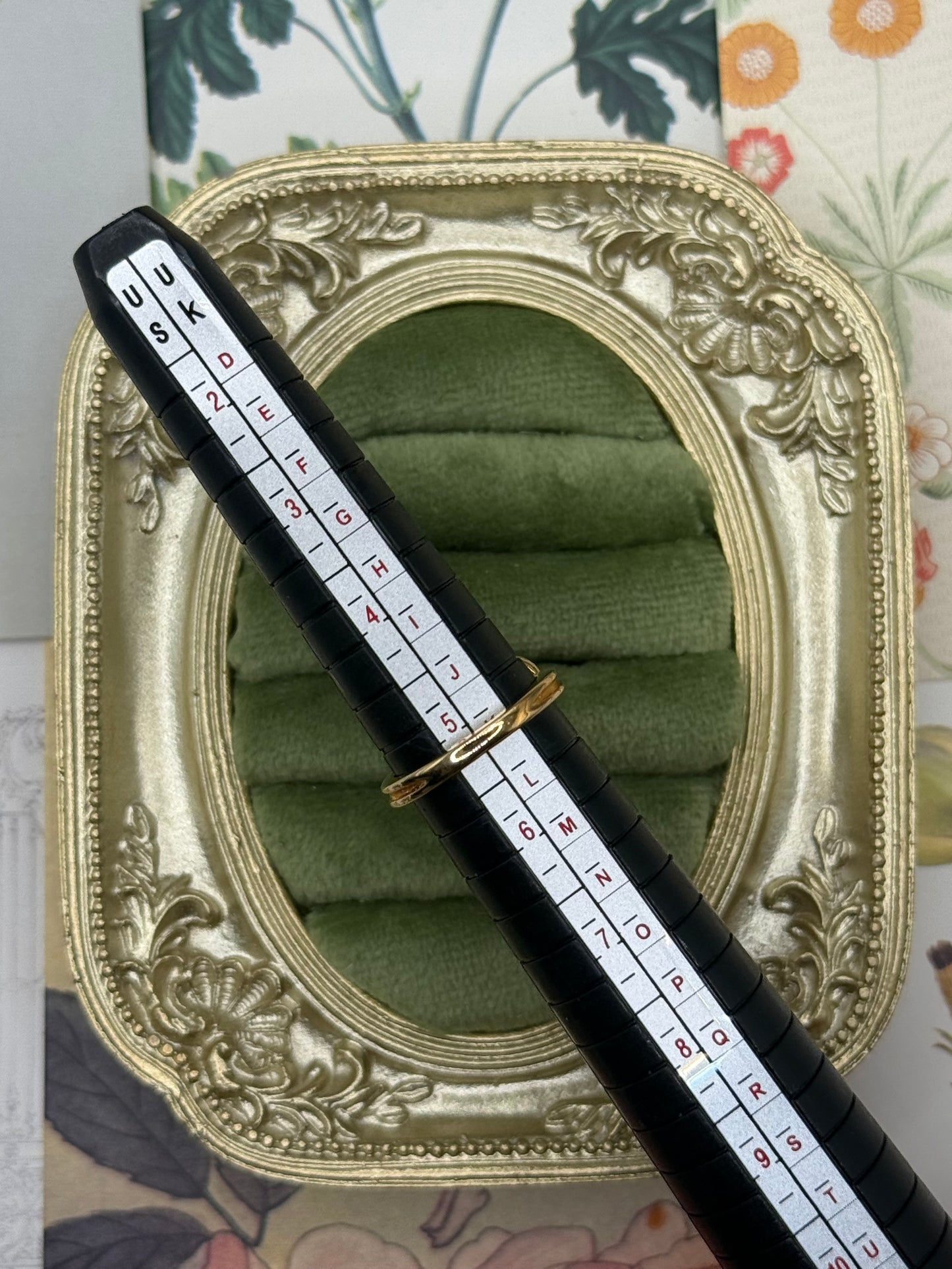 Vintage Gold Tone Tigers Eye Old Stock Ring Size 5