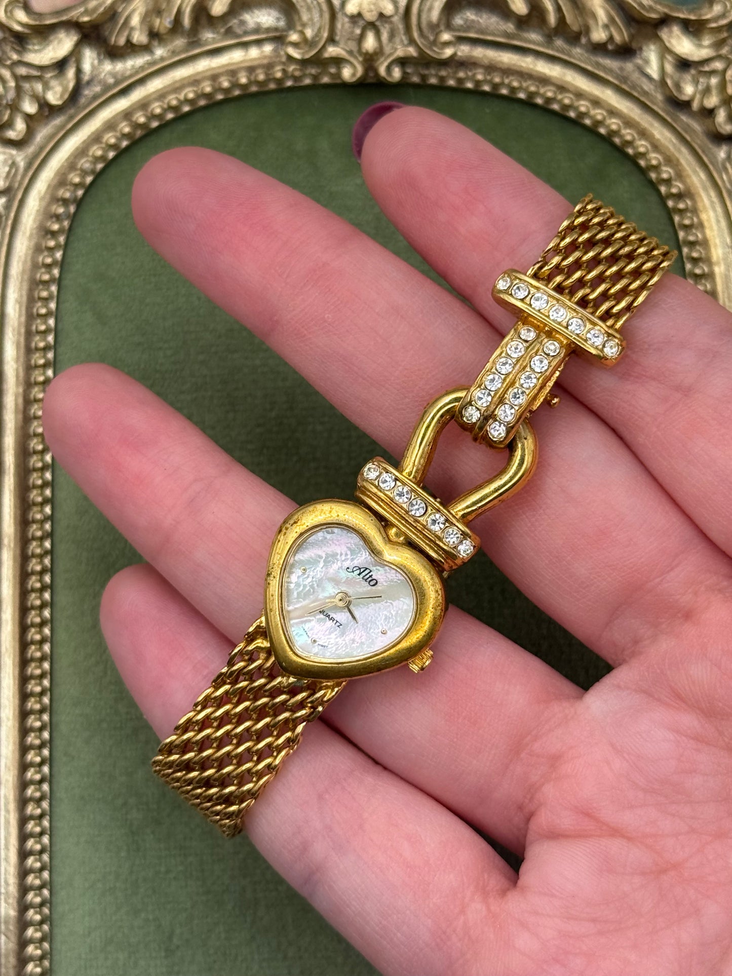 Working Vintage Gold Tone Rare Heart Clip Watch