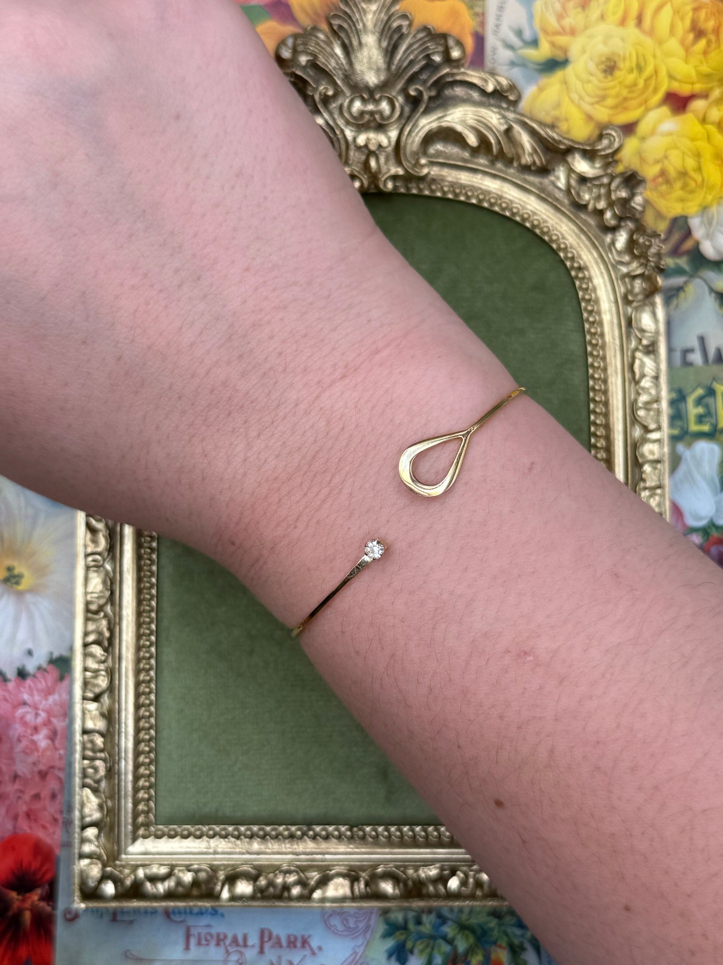 Vintage Gold Tone Avon Bracelet 5.75”