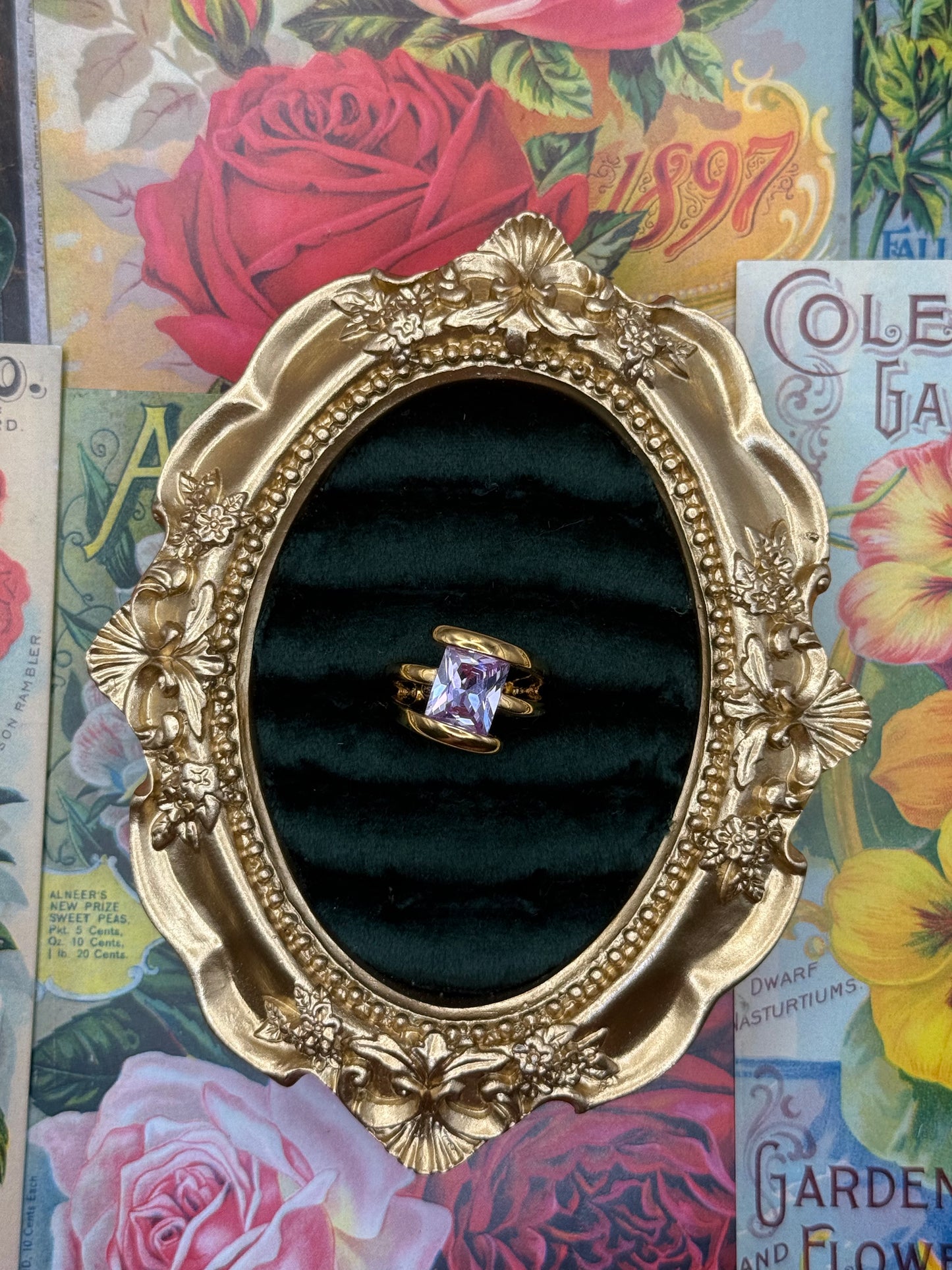 Vintage Gold Tone Old Stock Ring Size 5