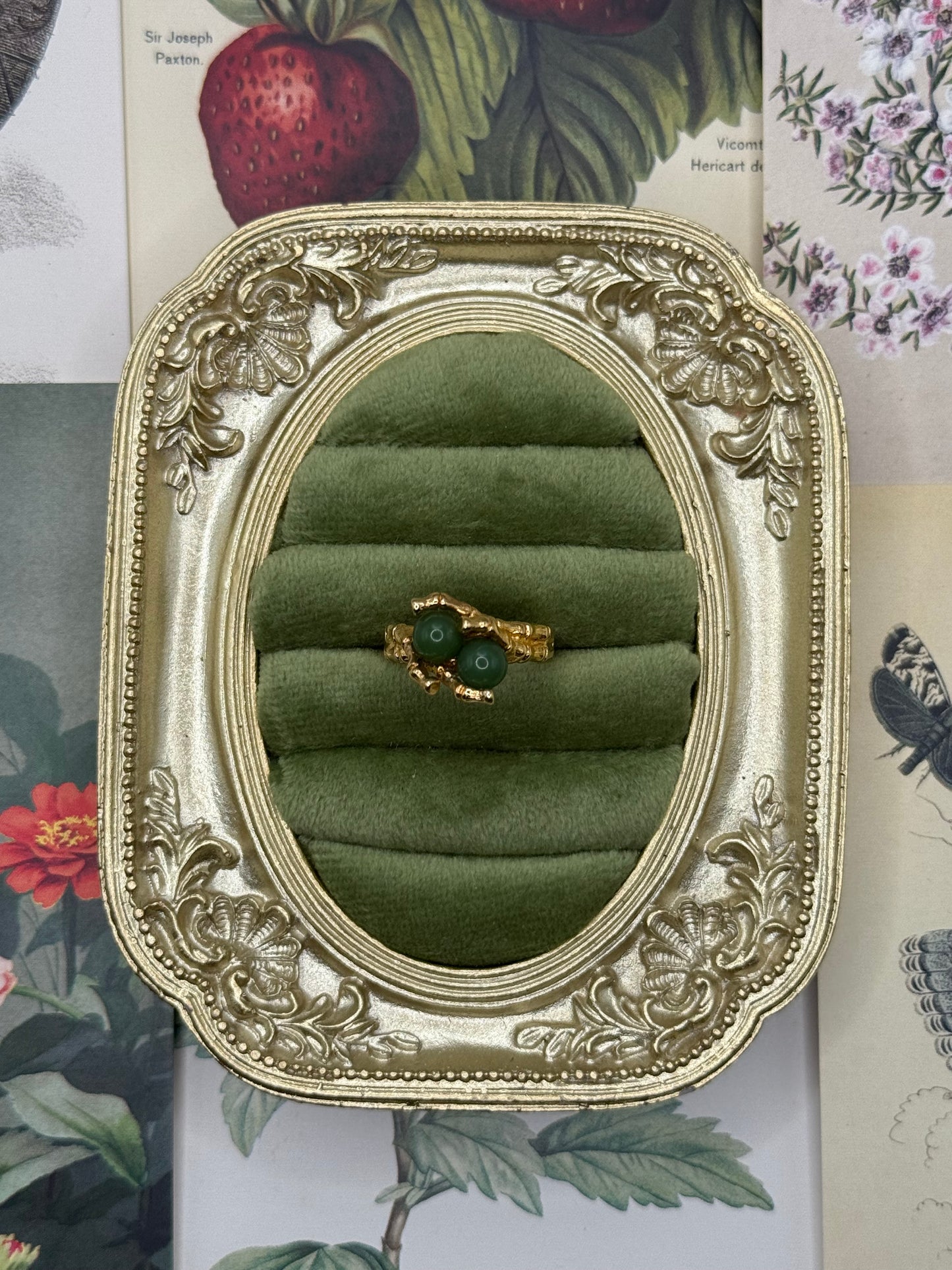 Vintage Gold Tone Green Stone Ring Size 5.5