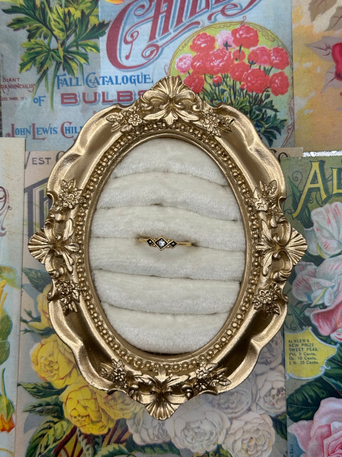 Vintage gold tone Avon dainty ring size 5