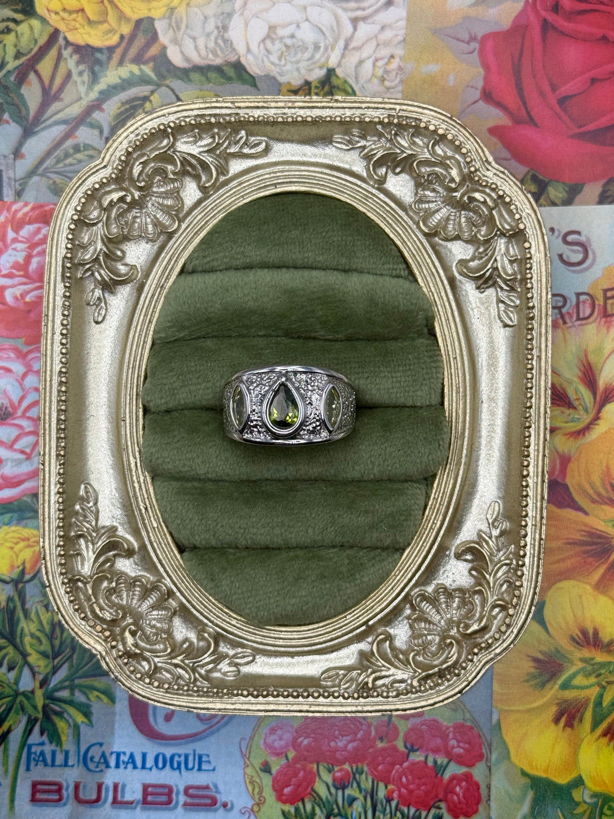 Vintage Silver Tone Green Stone Ring Size 9