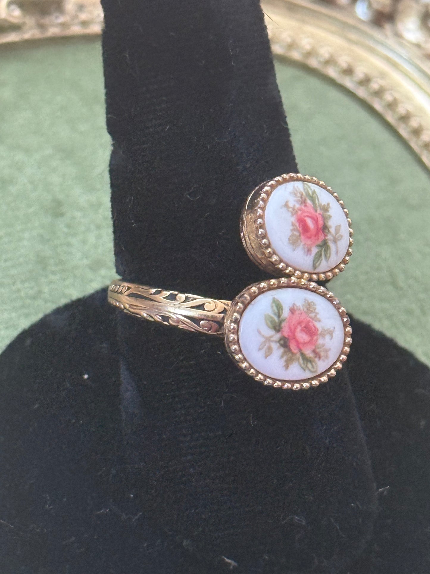 Vintage Gold Tone Incredibly Rare Sarah Coventry “Sweet Briar” Ring