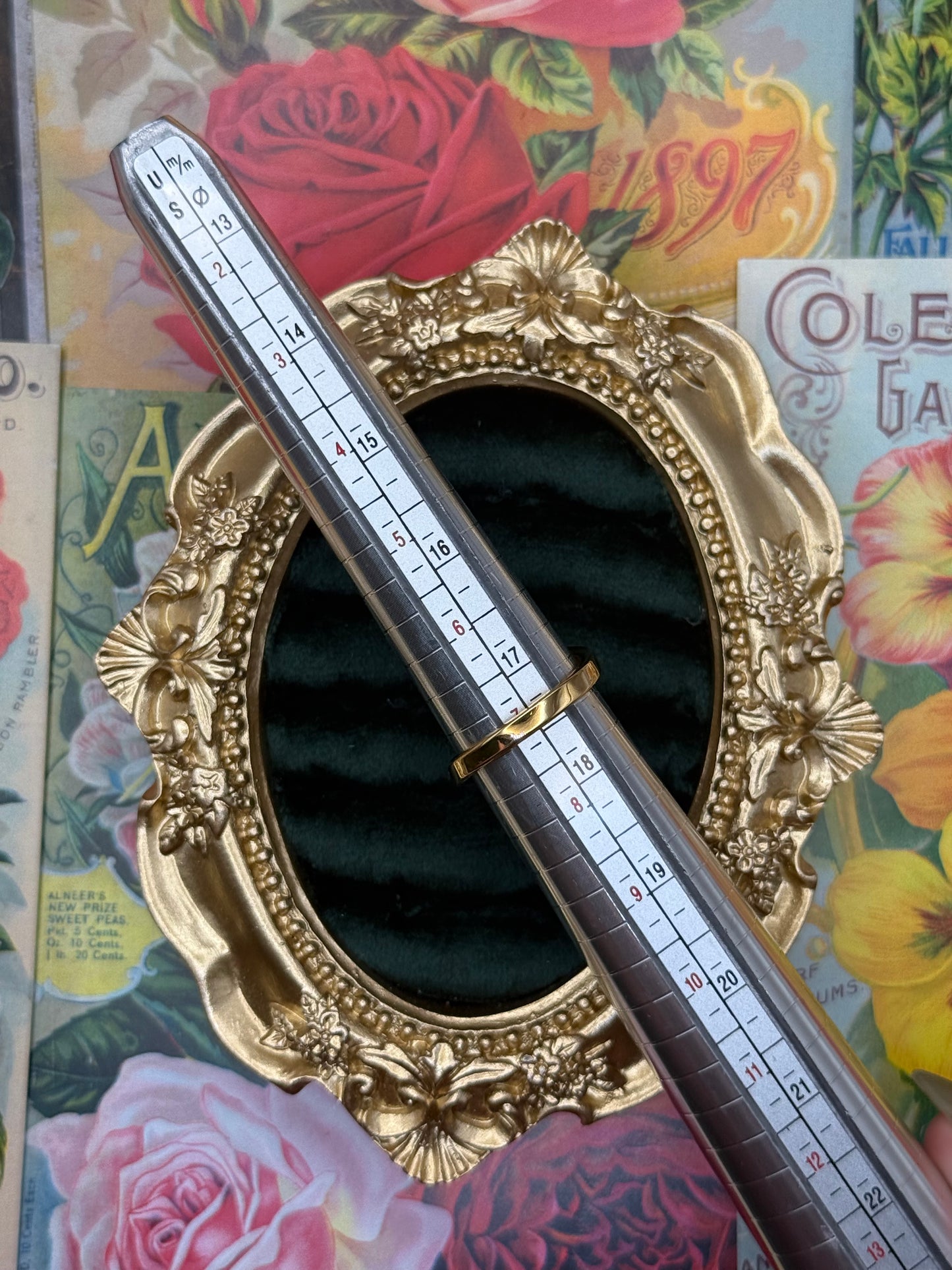 Vintage Gold Tone Old Stock Ring Size 7