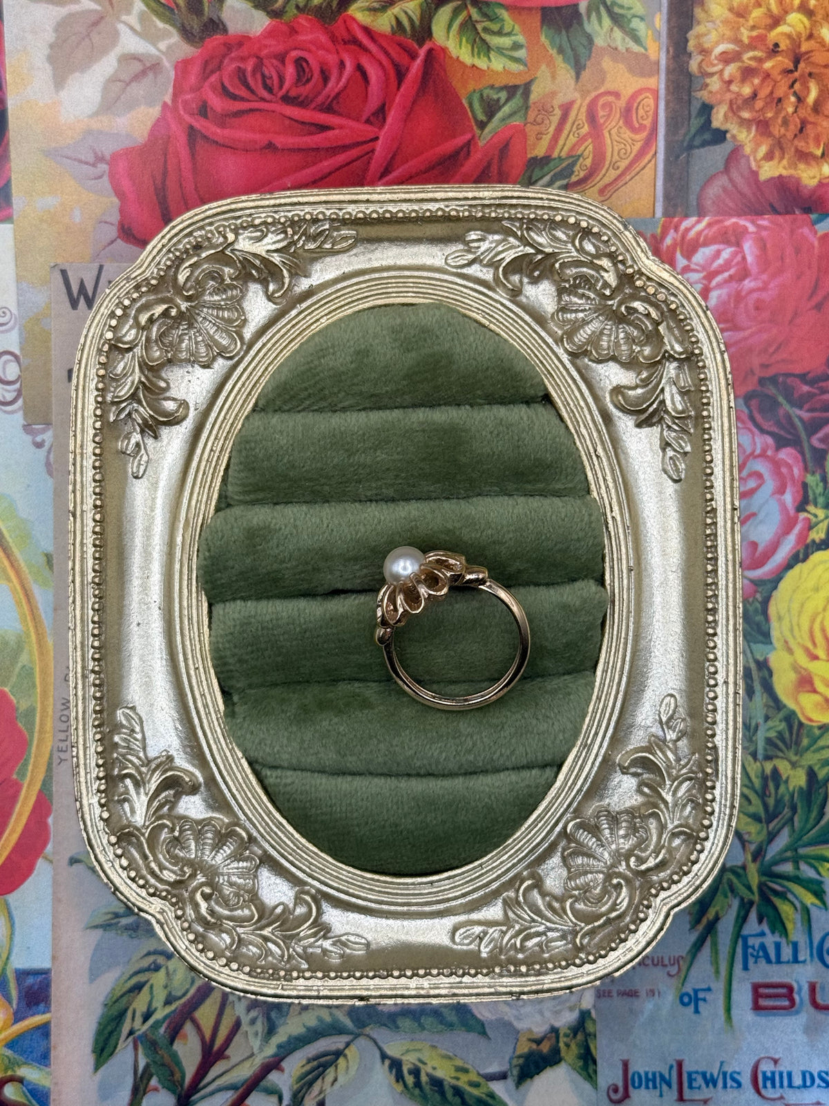 Vintage Gold Tone Avon Pearl Ring Size 6